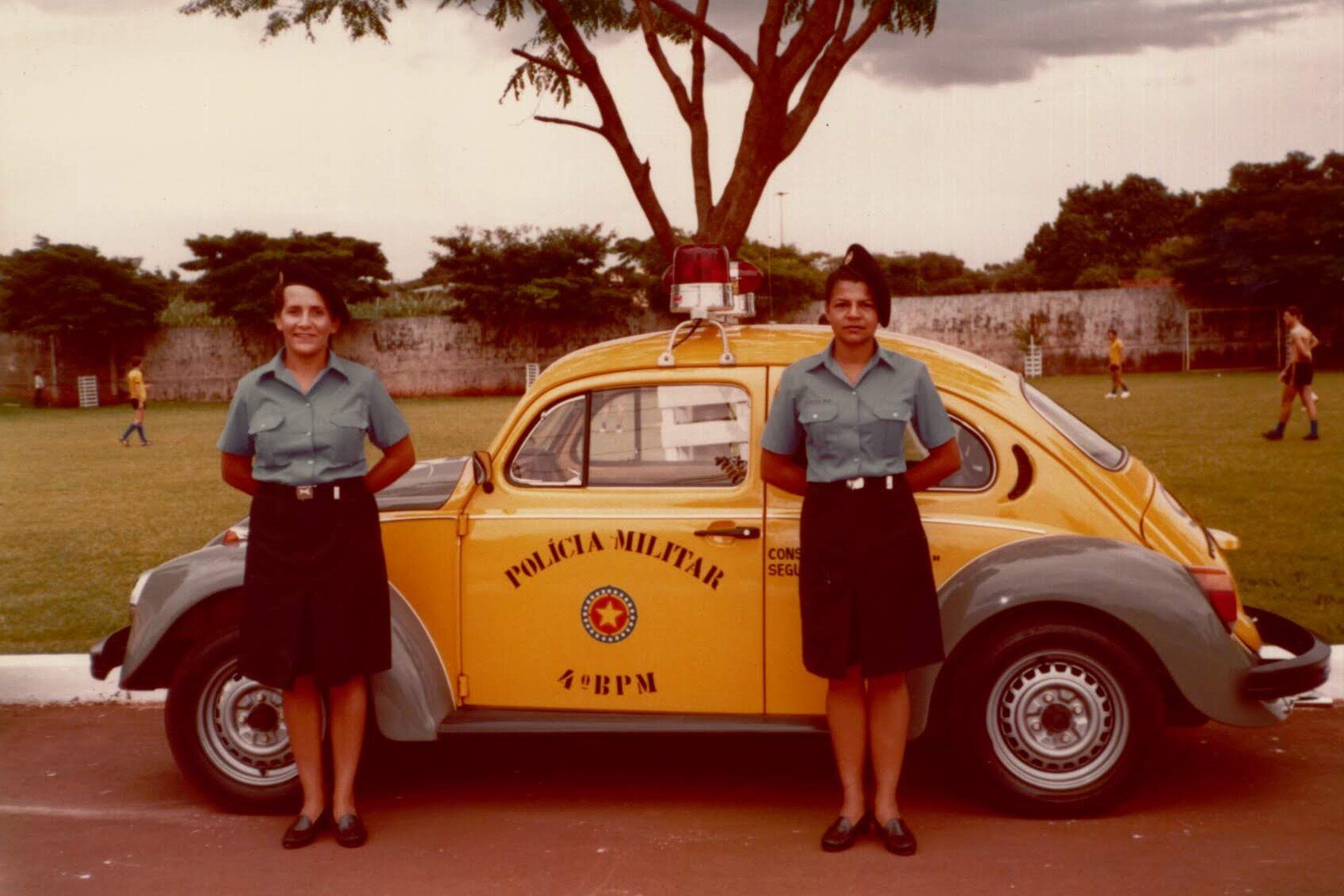 Policiais femininas e sua viatura - Anos 1980