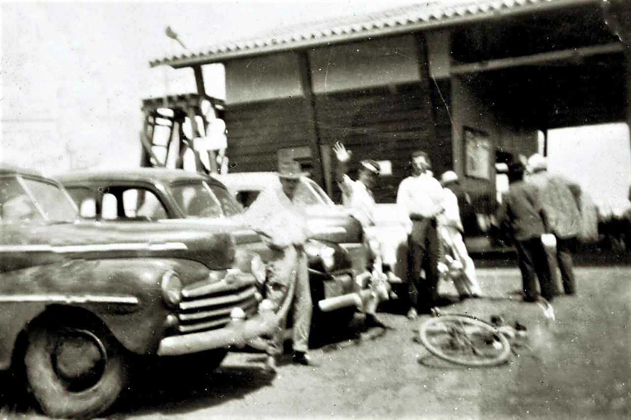 Ponto de táxi no Aeroporto Regional Gastão Vidigal - Década de 1950