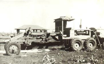 Motoniveladora na Praça da Rodoviária - Final da década de 1940