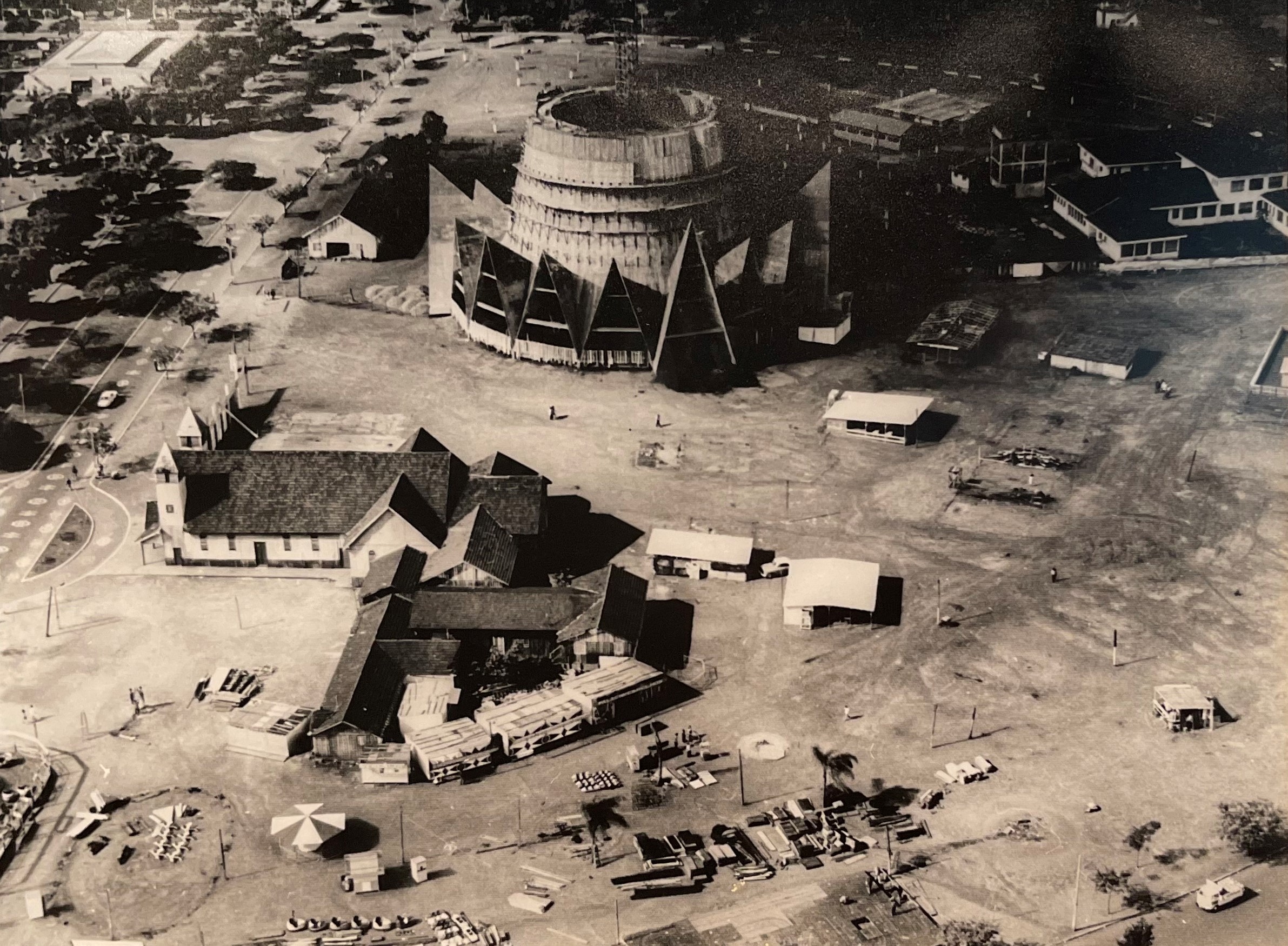 Vista aérea das obras da Catedral - Década de 1960