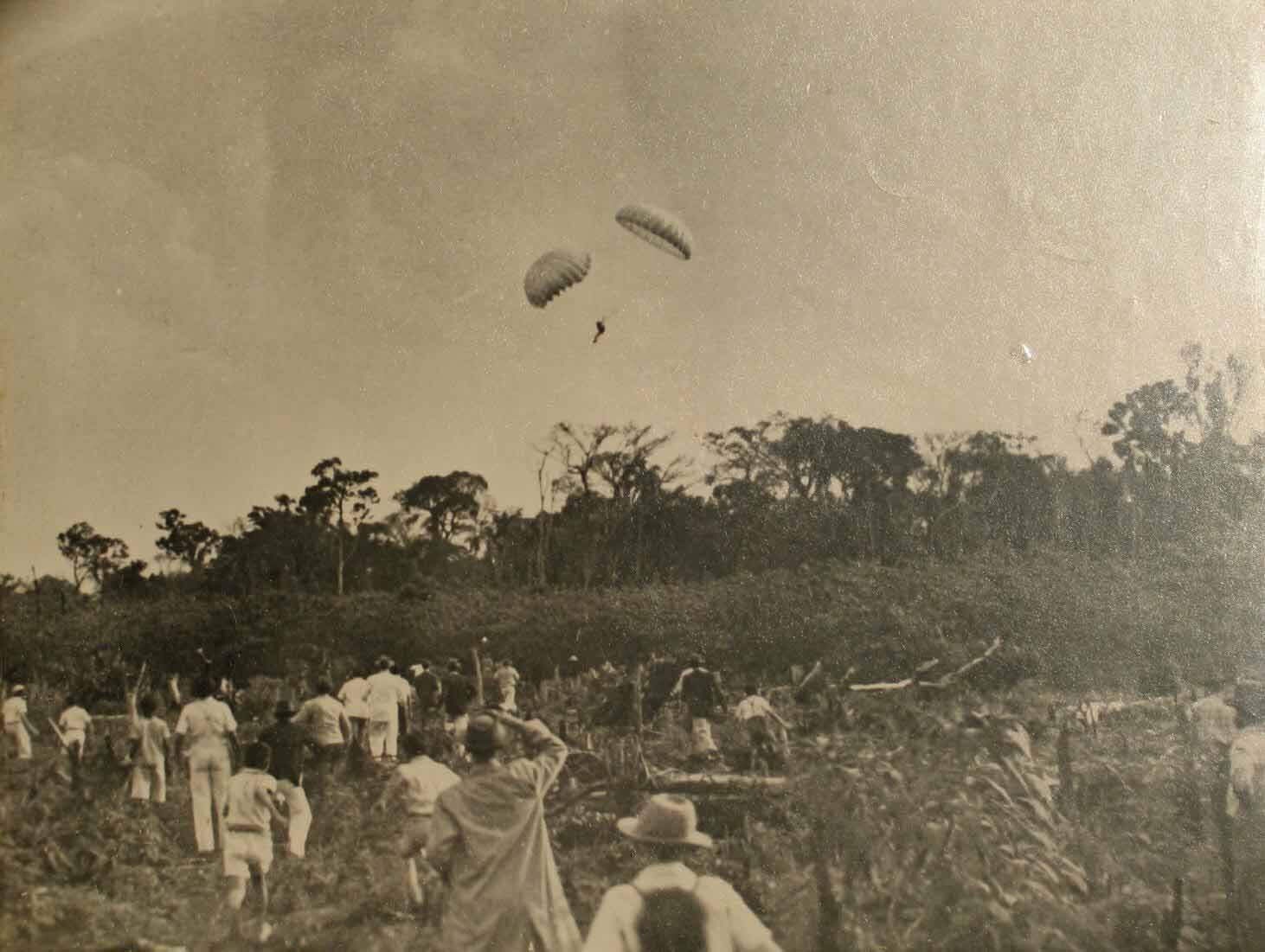 1º paraquedista que saltou em Maringá - 1949