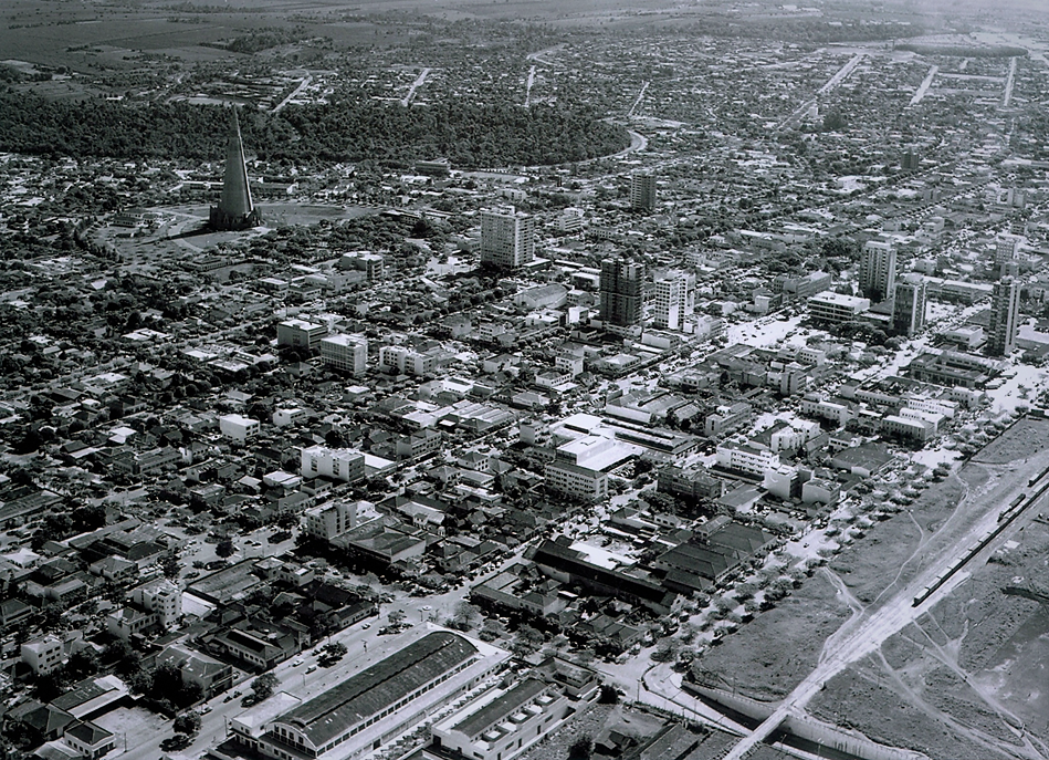 Vista aérea do Centro - Década de 1970