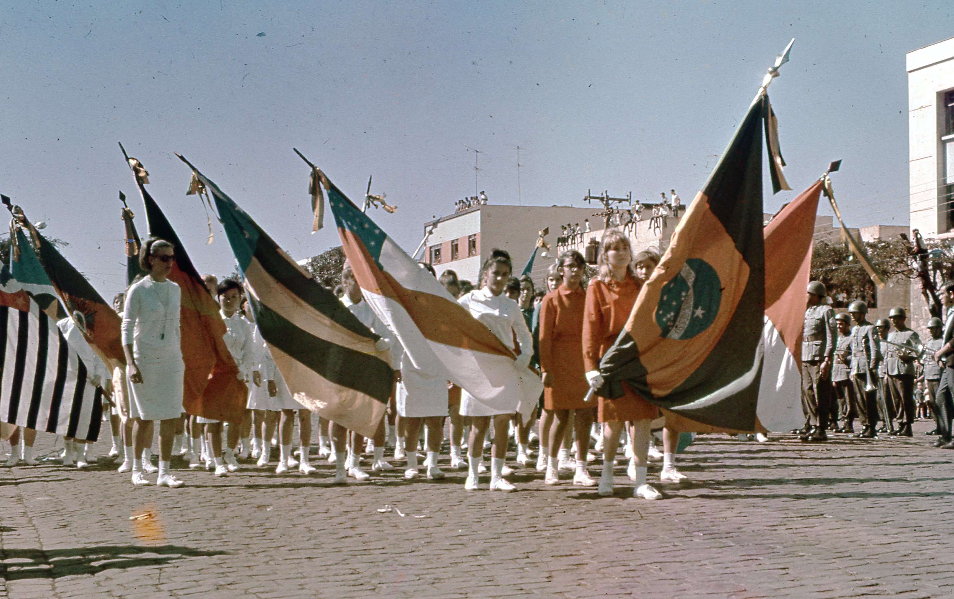 Desfile de aniversário de Maringá - 1967