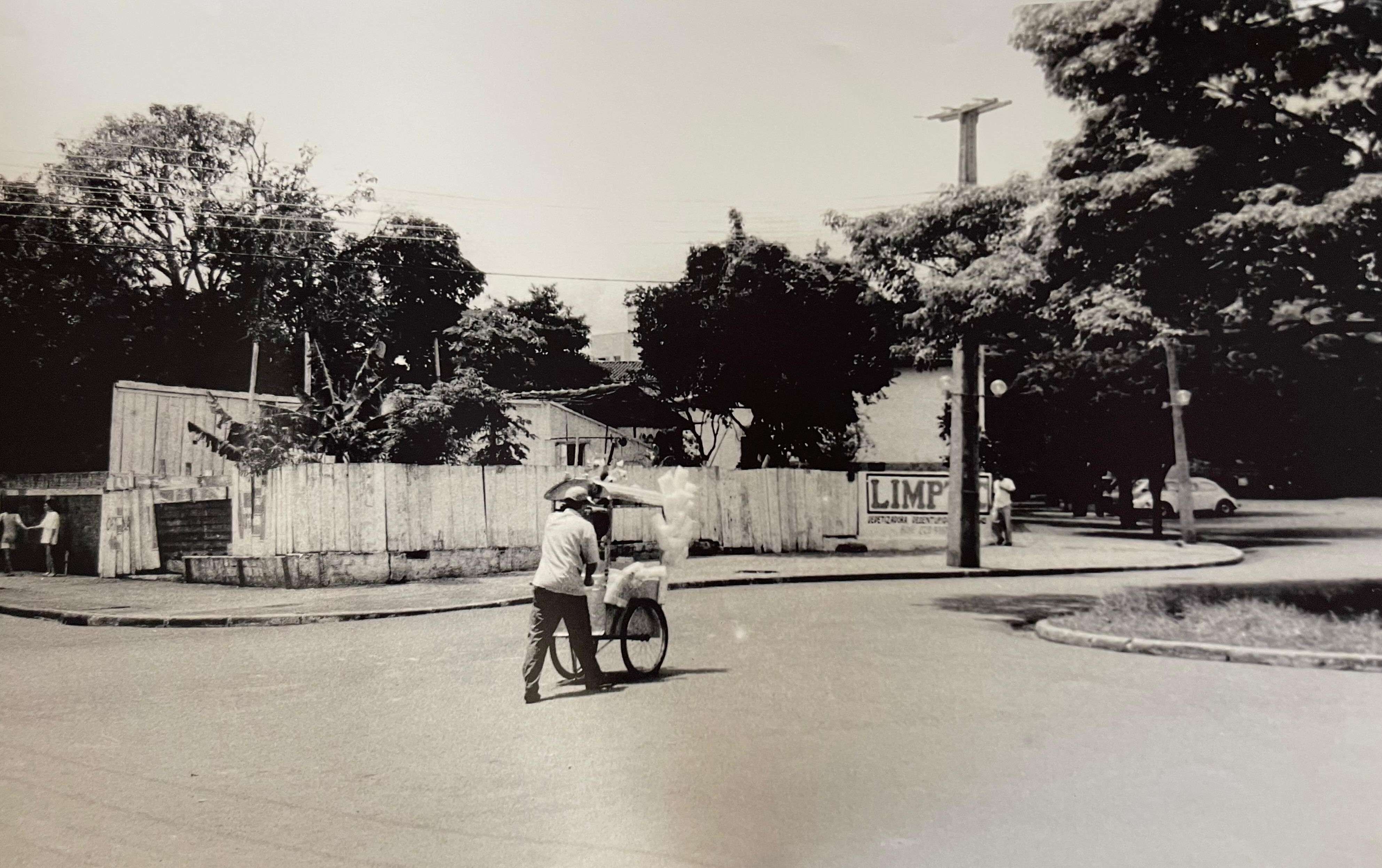 Vendedor de raspadinha na Vila Operária - Anos 1980