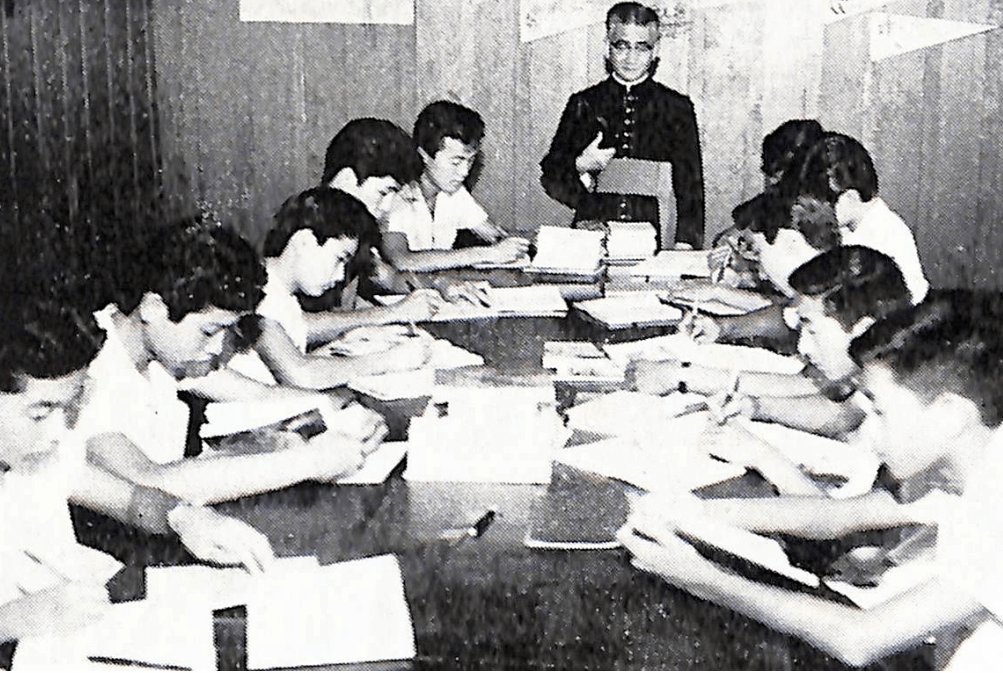 Grupo de católicos nikkei com Monsenhor Kimura - 1968