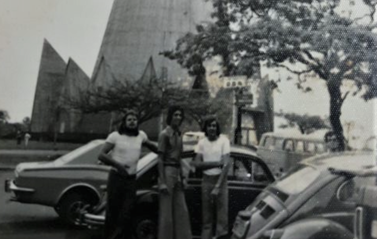 Trio em frente à Catedral - 1975