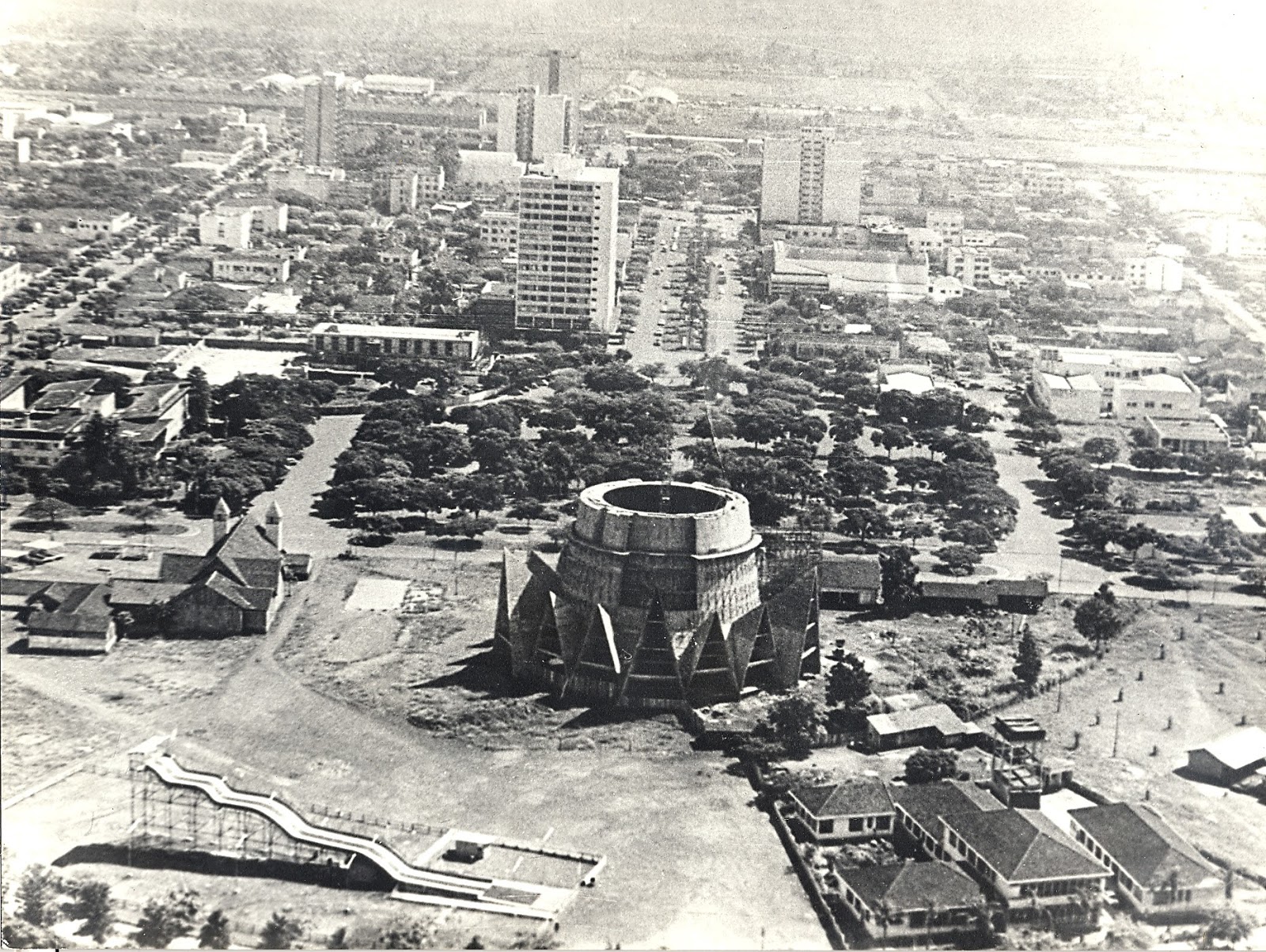 Catedrais e o tobogã - Década de 1960