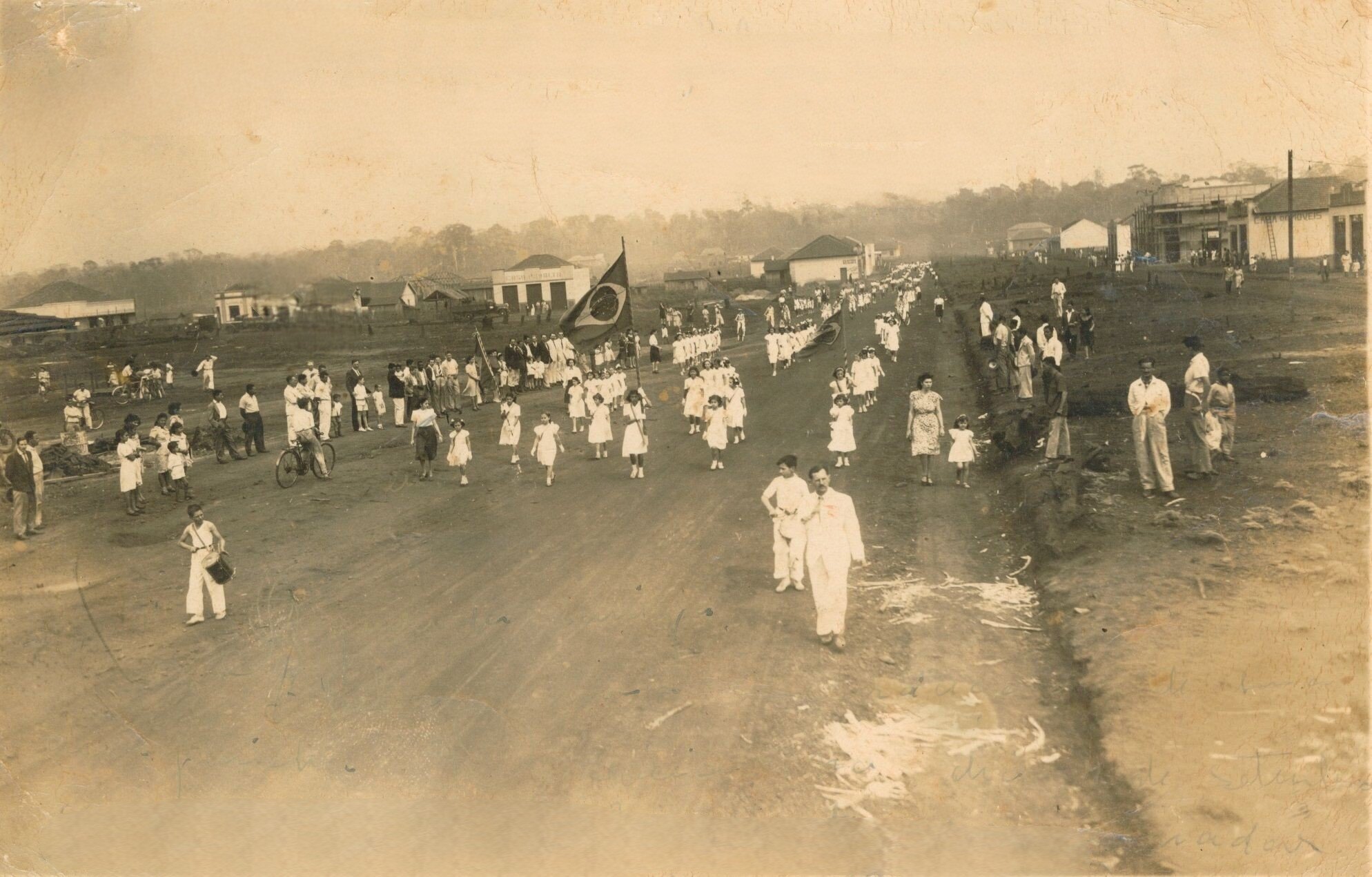 Desfile cívico na avenida Brasil no Maringá Novo - 1949