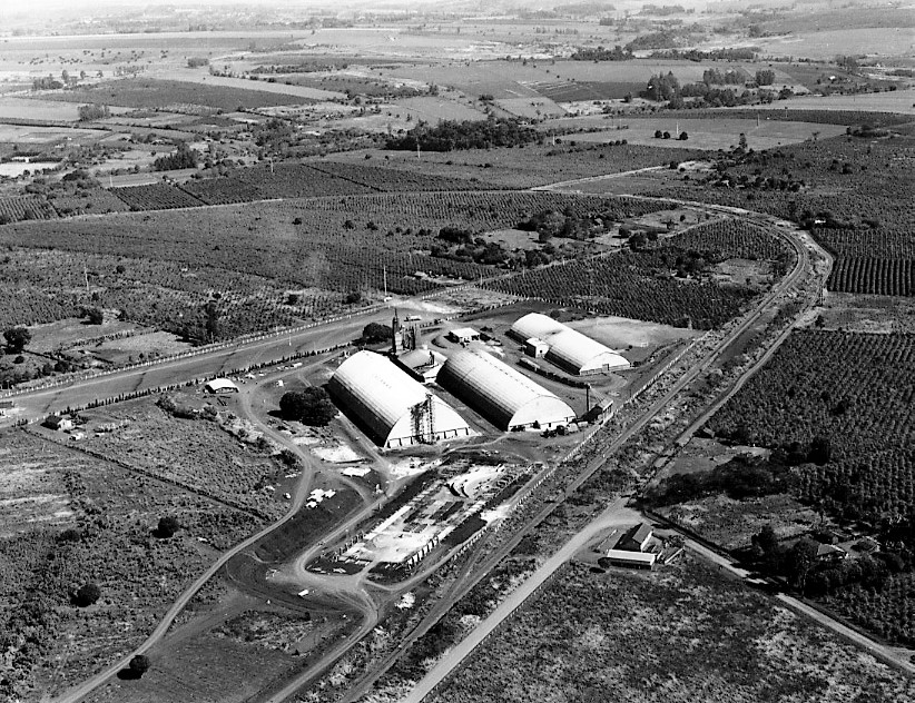 Construção dos armazéns da COCAMAR - Início dos anos 1970