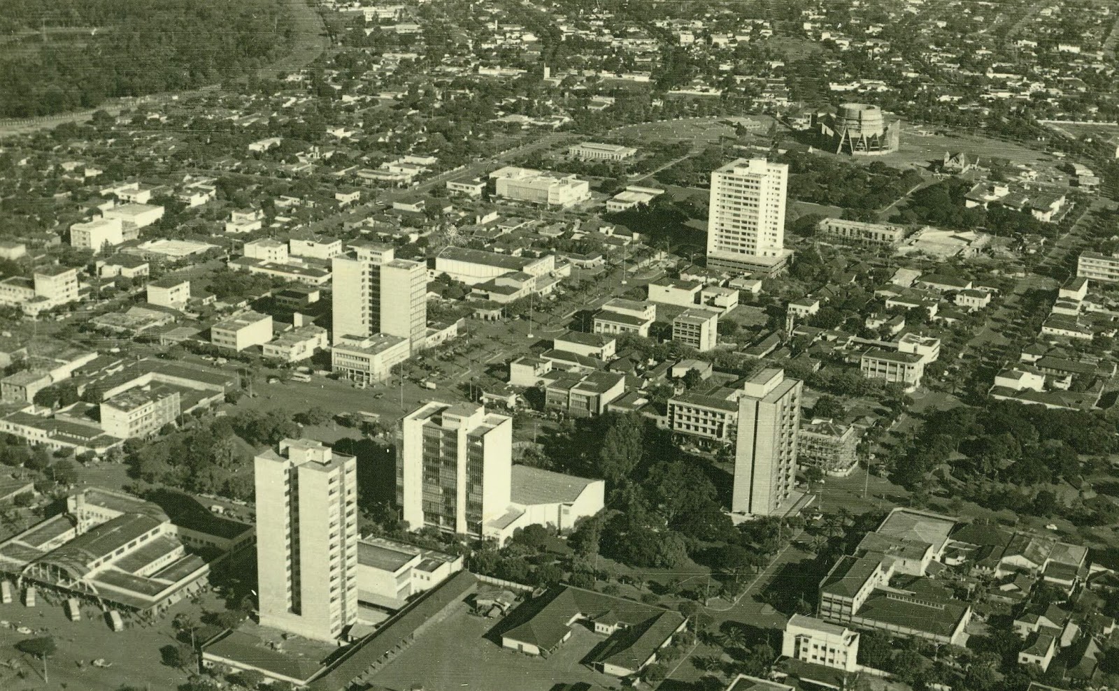 Vista aérea do Eixo Monumental - Década de 1960