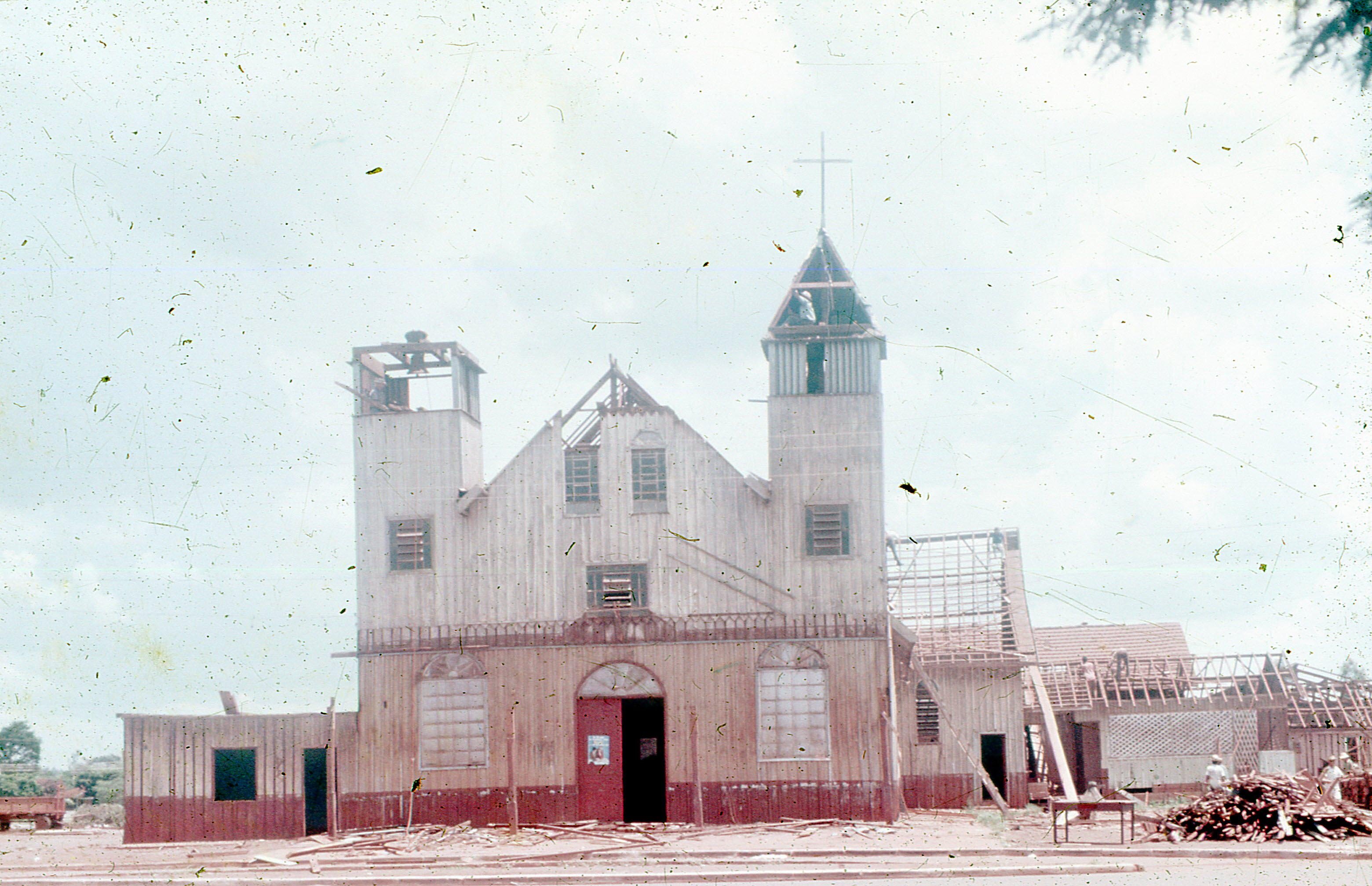 Aspectos da desmontagem da Catedral de madeira - 1973