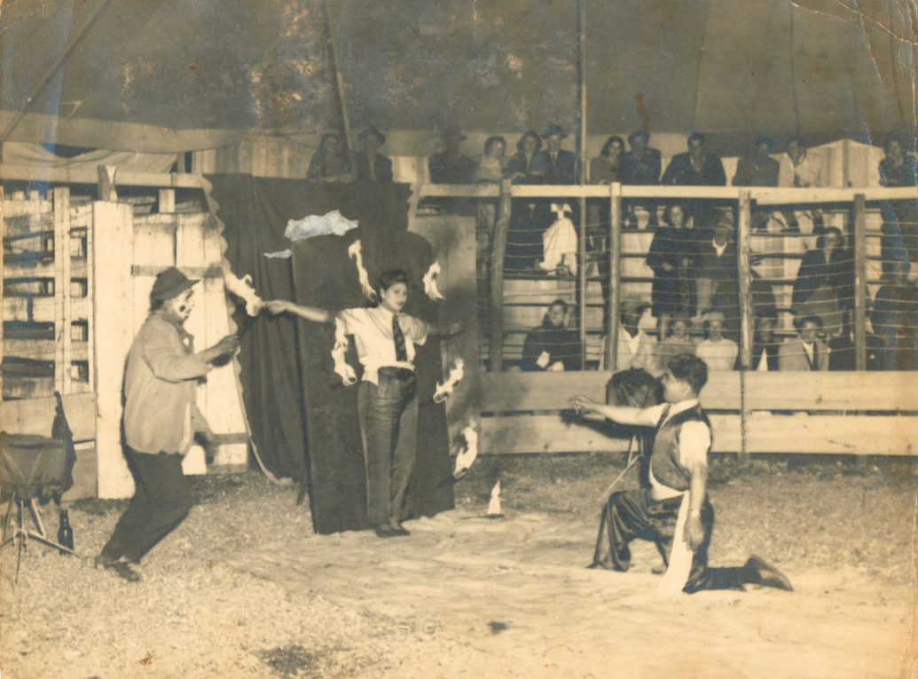 Atirador de Facas no Circo Timbica - 1948