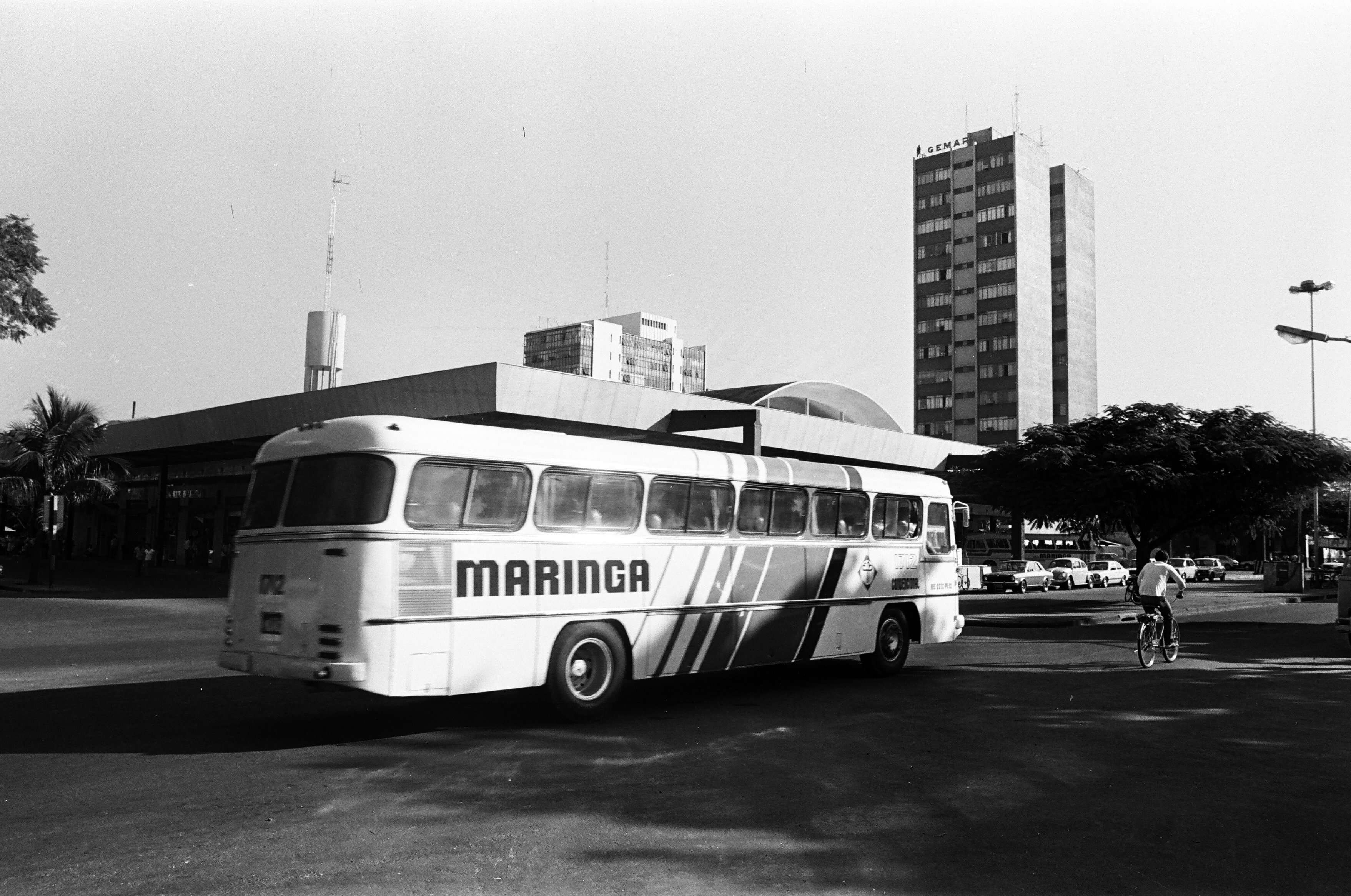 O ônibus e a rodoviária - Década de 1980
