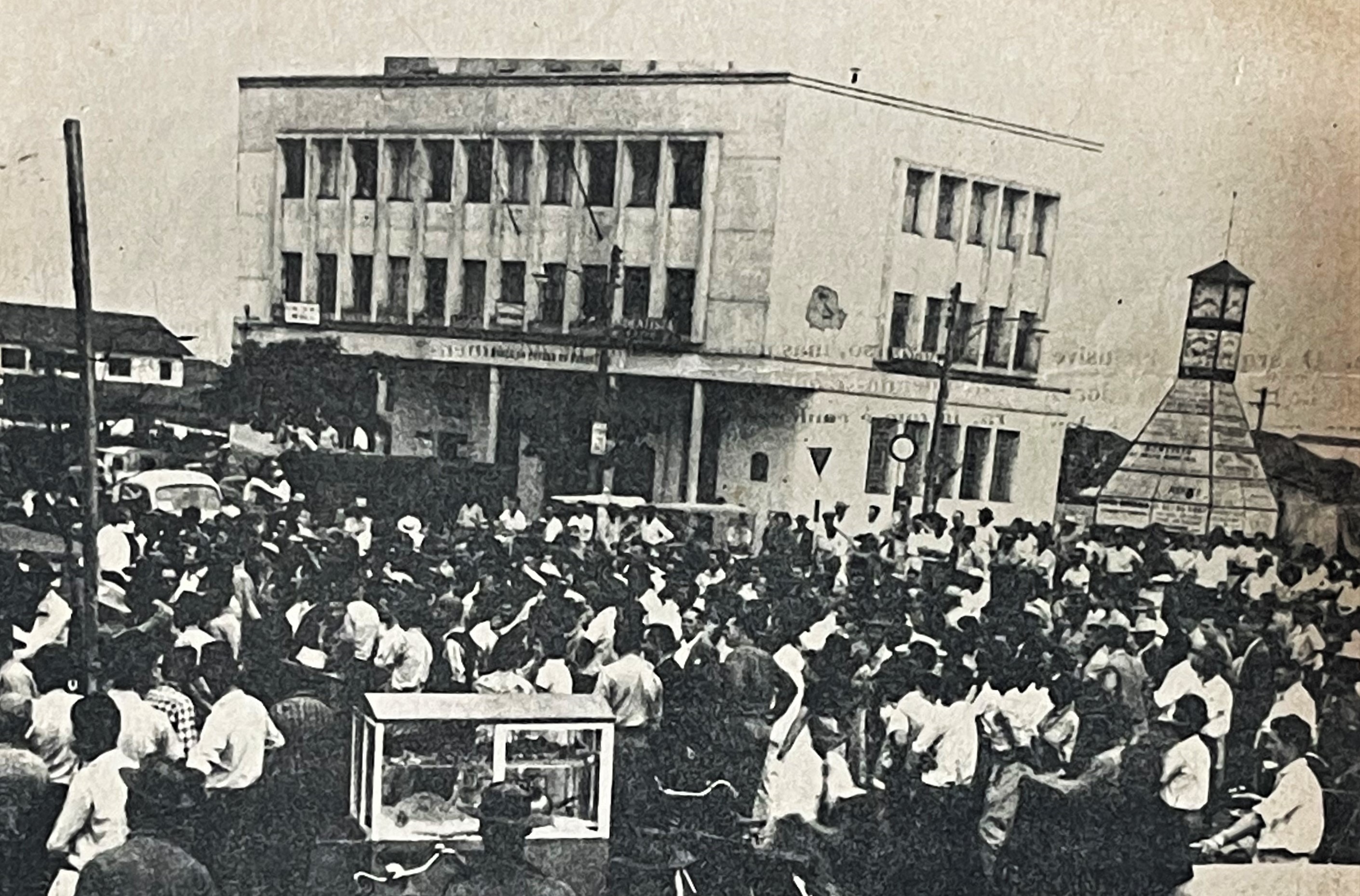 Avenida Brasil esquina com a Avenida Getúlio Vargas - 1957