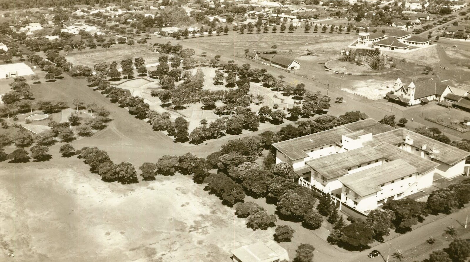 Vista aérea da praça Dom Pedro II - Início dos anos 1960