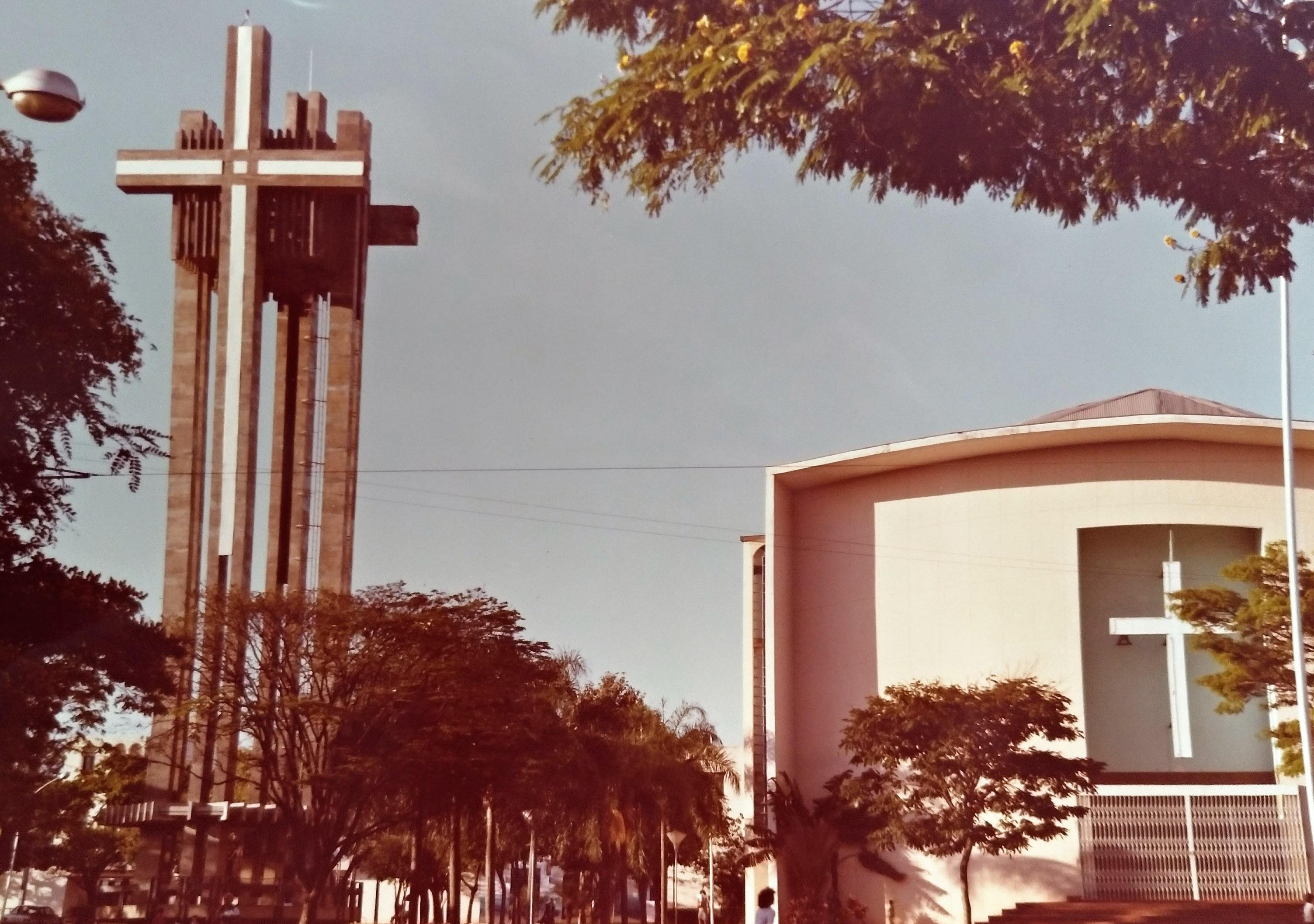 Torre e sinos da Igreja São José Operário - Década de 1970 