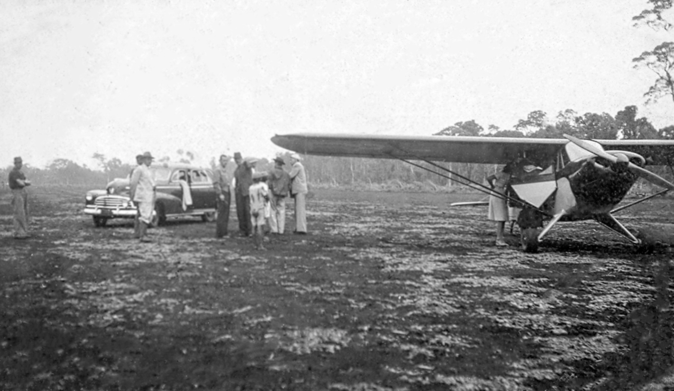 Ford no campo de pouso - Anos 1940