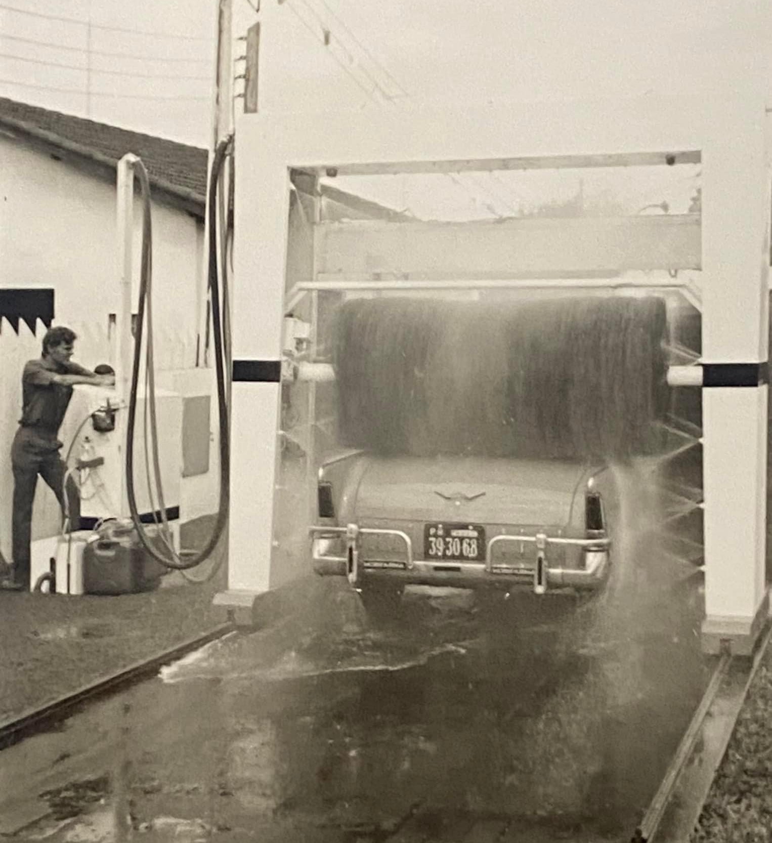 1ª máquina de lavagem automática de carros - 1971