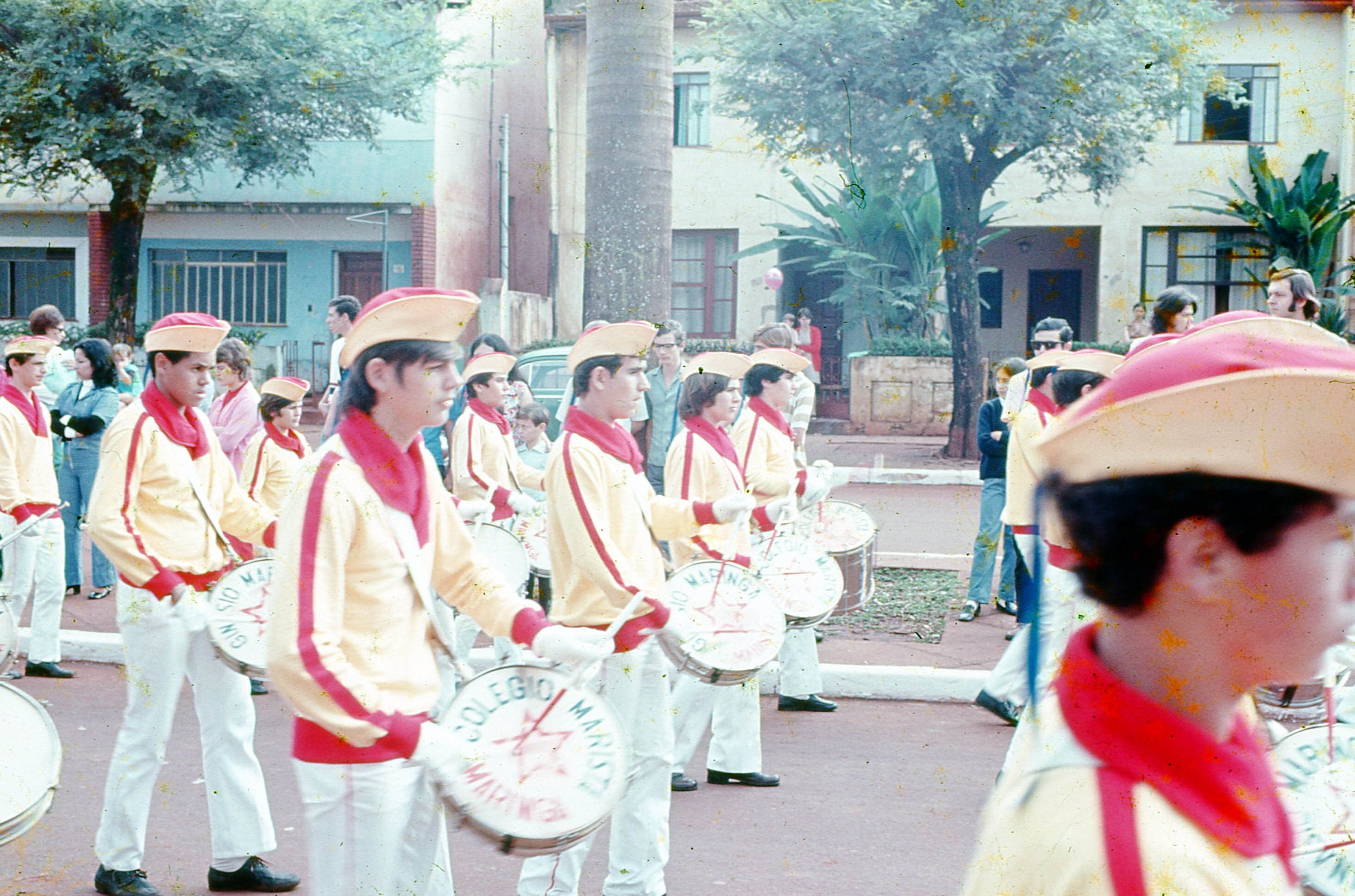 Fanfarra do Colégio Marista e o irmão Pedro - 1971