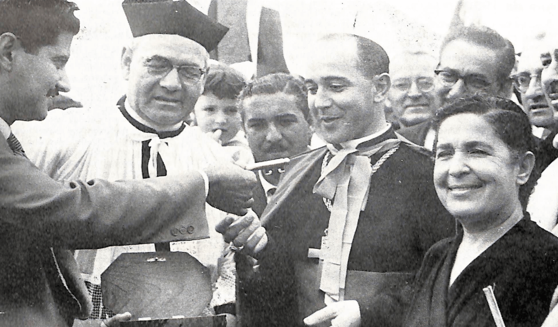 Dom Jaime recebe a chave da cidade - 1957