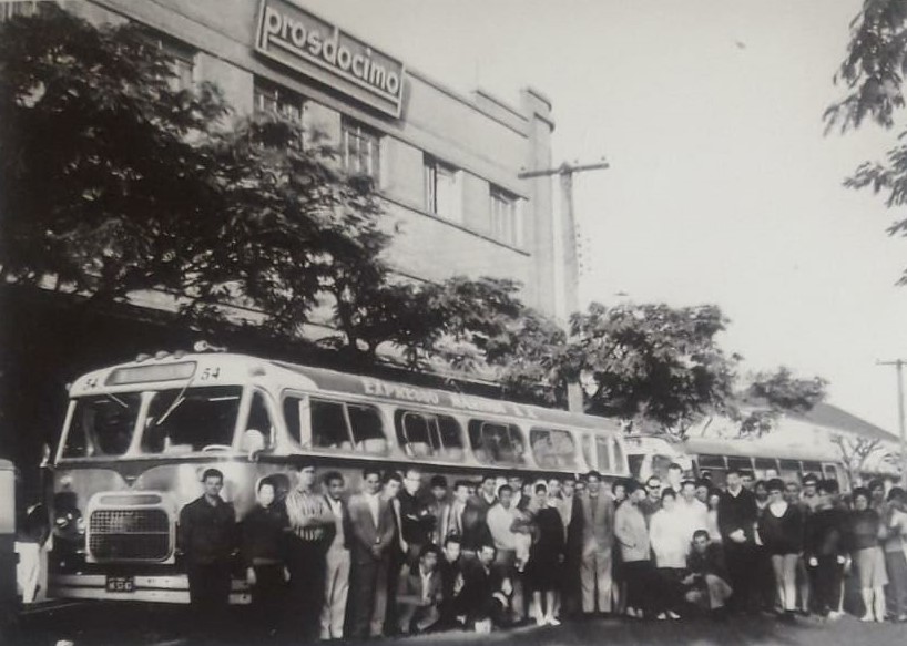 Em frente da Prosdóscimo - Década de 1950