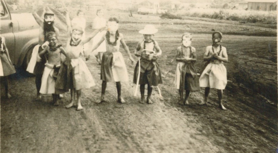 Foliões no carnaval de rua de Maringá - Década de 1950