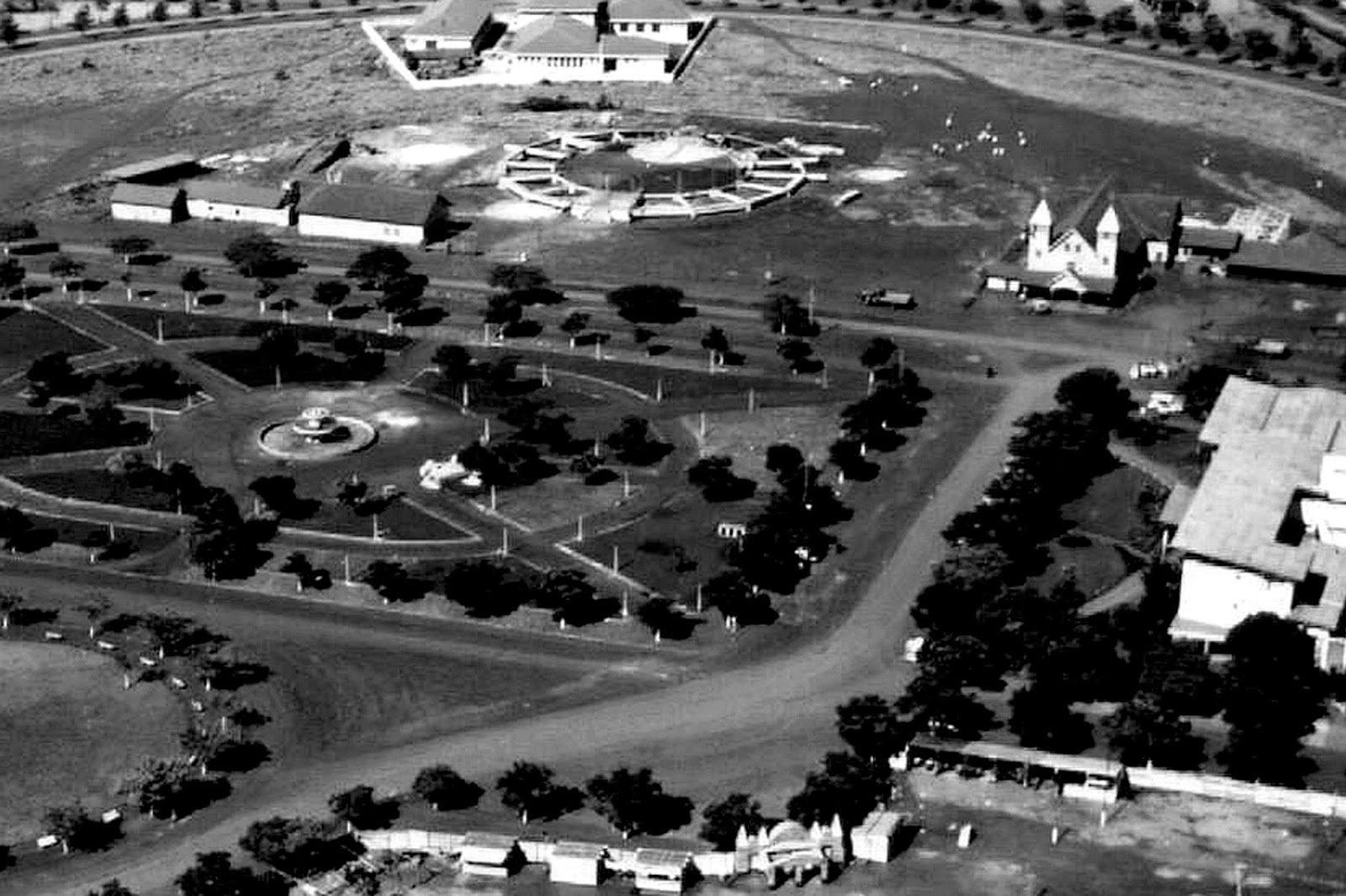 Fonte da praça Dom Pedro II - Década de 1950