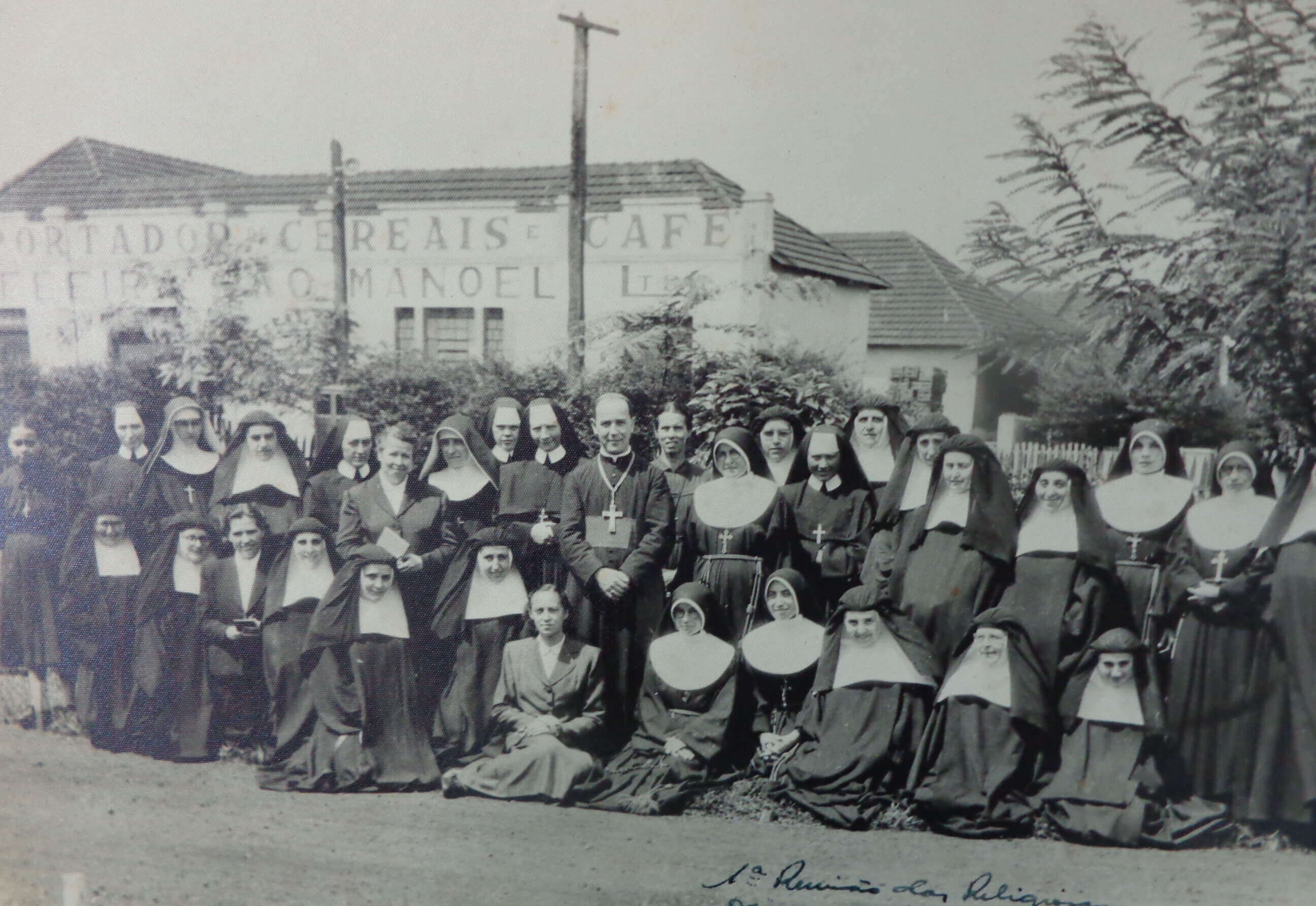 Dom Jaime Luiz Coelho e as Irmãs Carmelitas  - 1958 