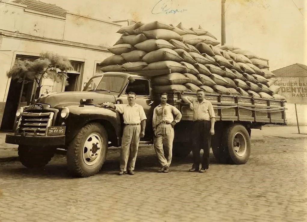 Carga de café no Maringá Velho - 1958