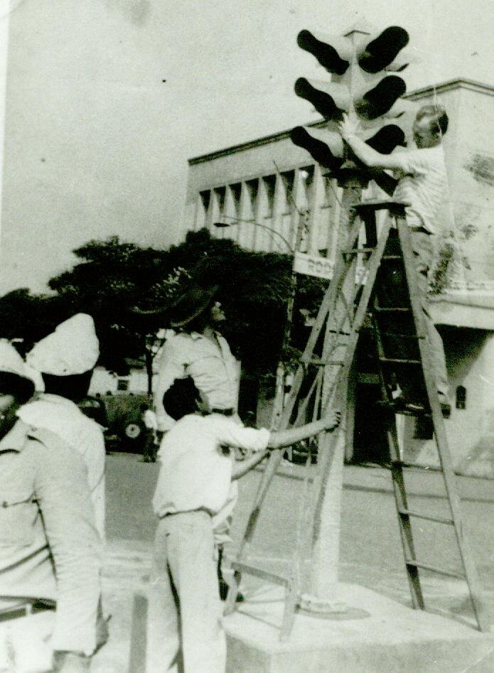 Semáforo na avenida Getúlio Vargas - 1956