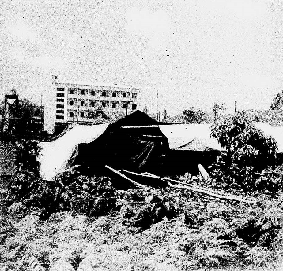 Tendas e barracos pelo Centro - Novembro de 1952