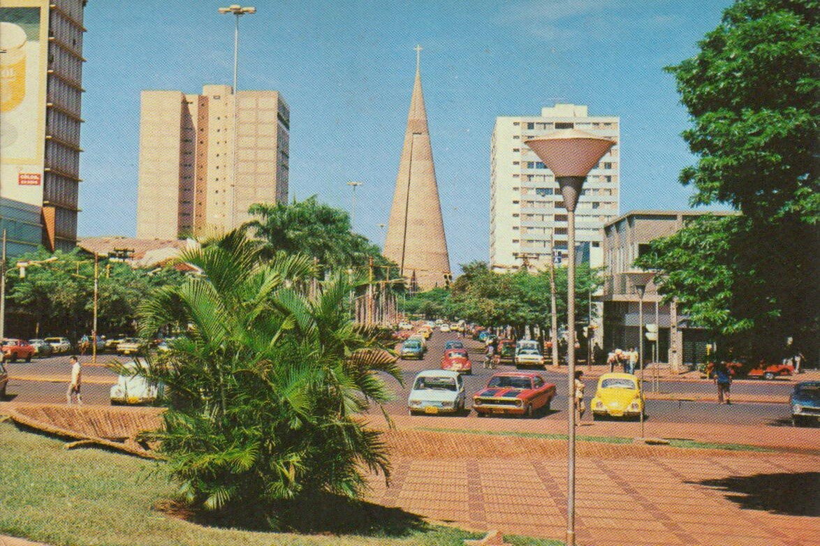 Praça Raposo Tavares e avenida Getúlio Vargas - Anos 1970
