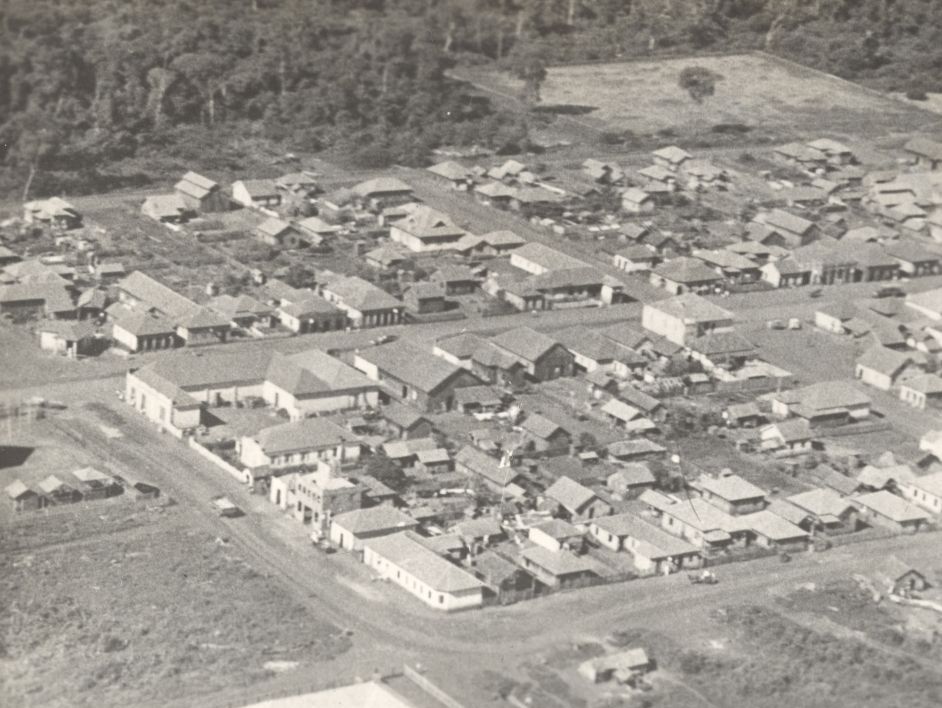 Avenida Brasil esquina com a então Rua Moscados - Década de 1950