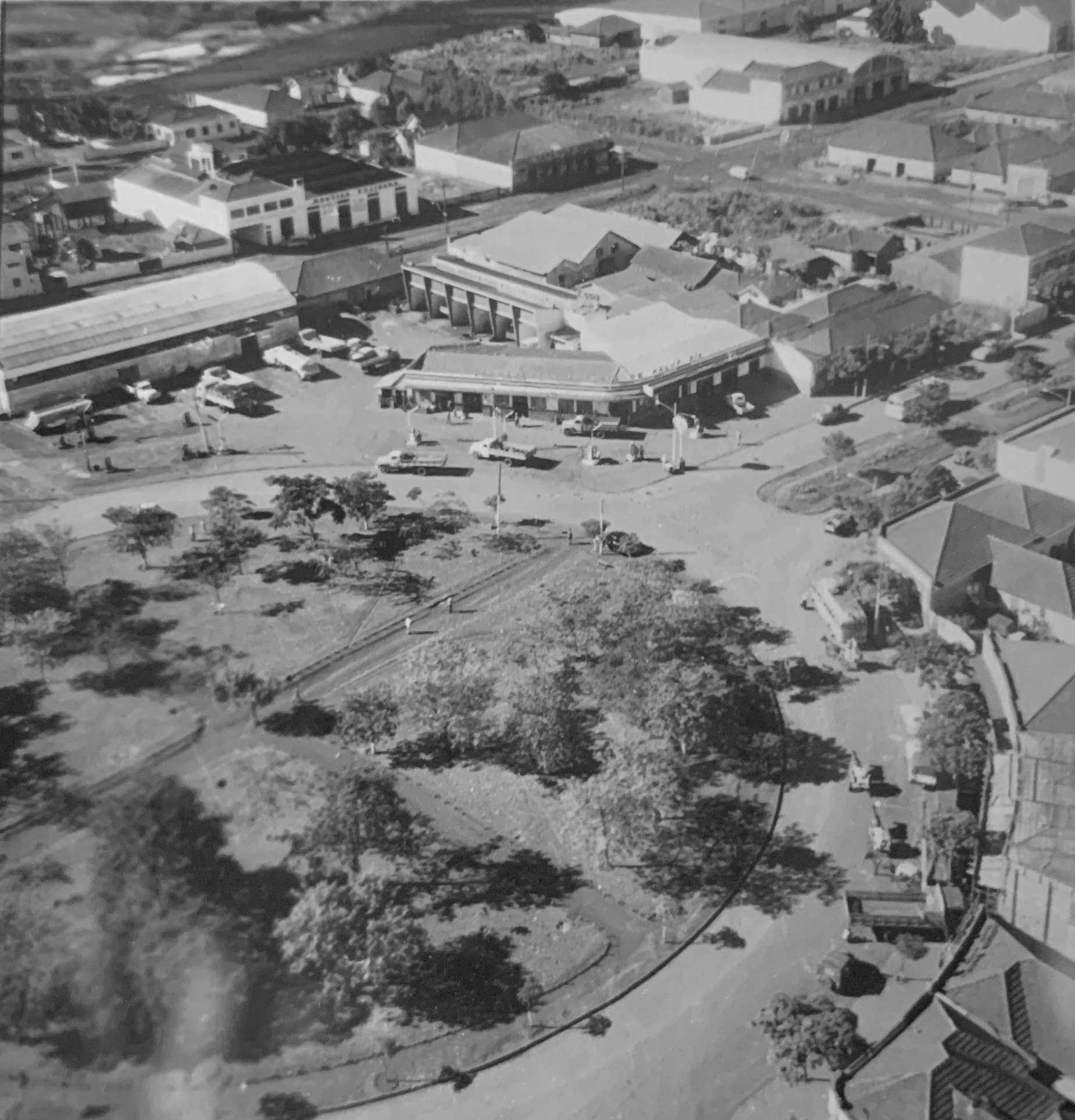 Praça José Bonifácio e Posto Maluf - Anos 1960