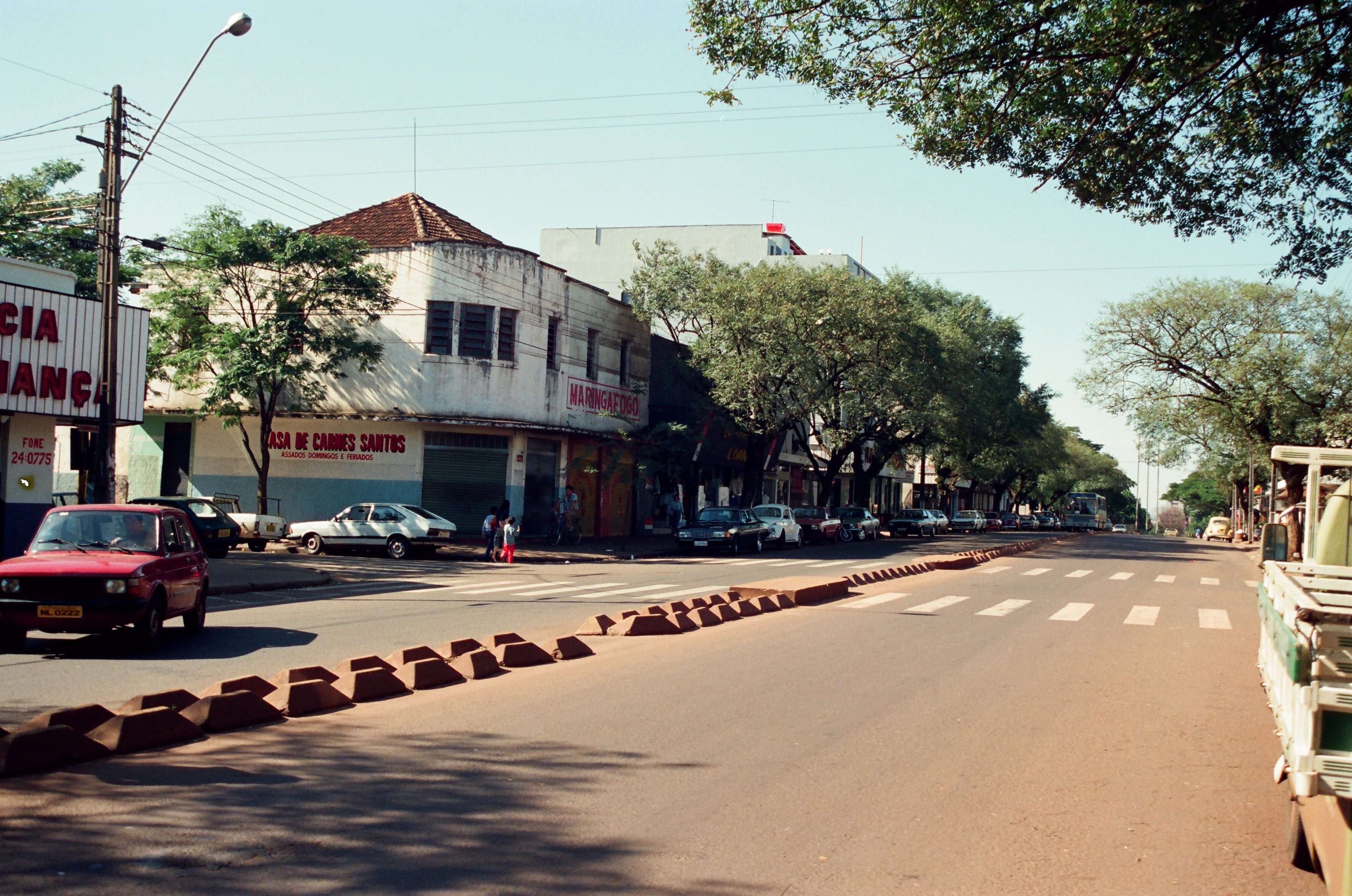 Avenida Brasil, no Maringá Velho - Anos 1990