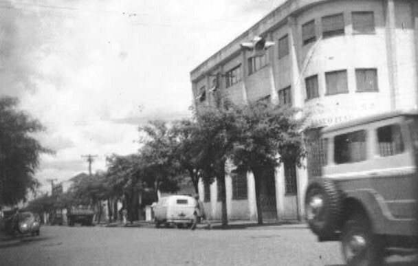 O rudimentar semáforo da rua Santos Dumont - Anos 1950