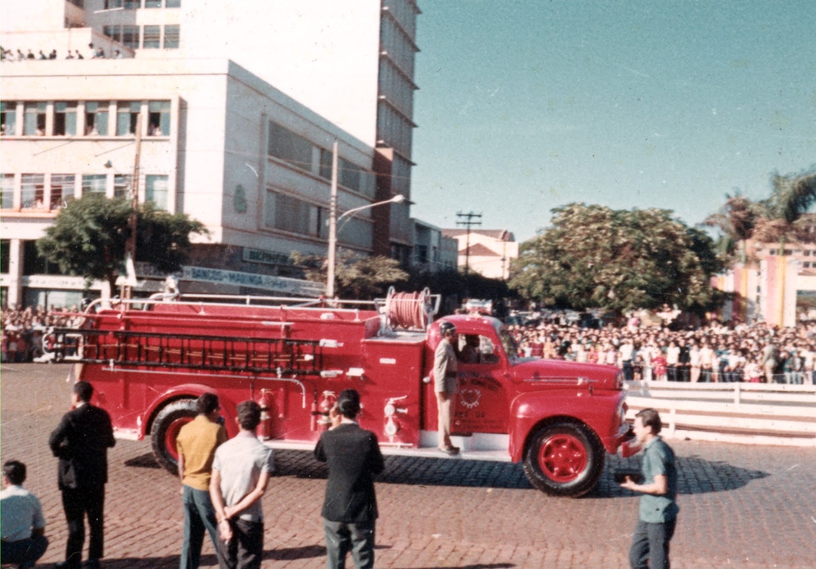 Desfile pela Avenida Brasil - Década de 1960