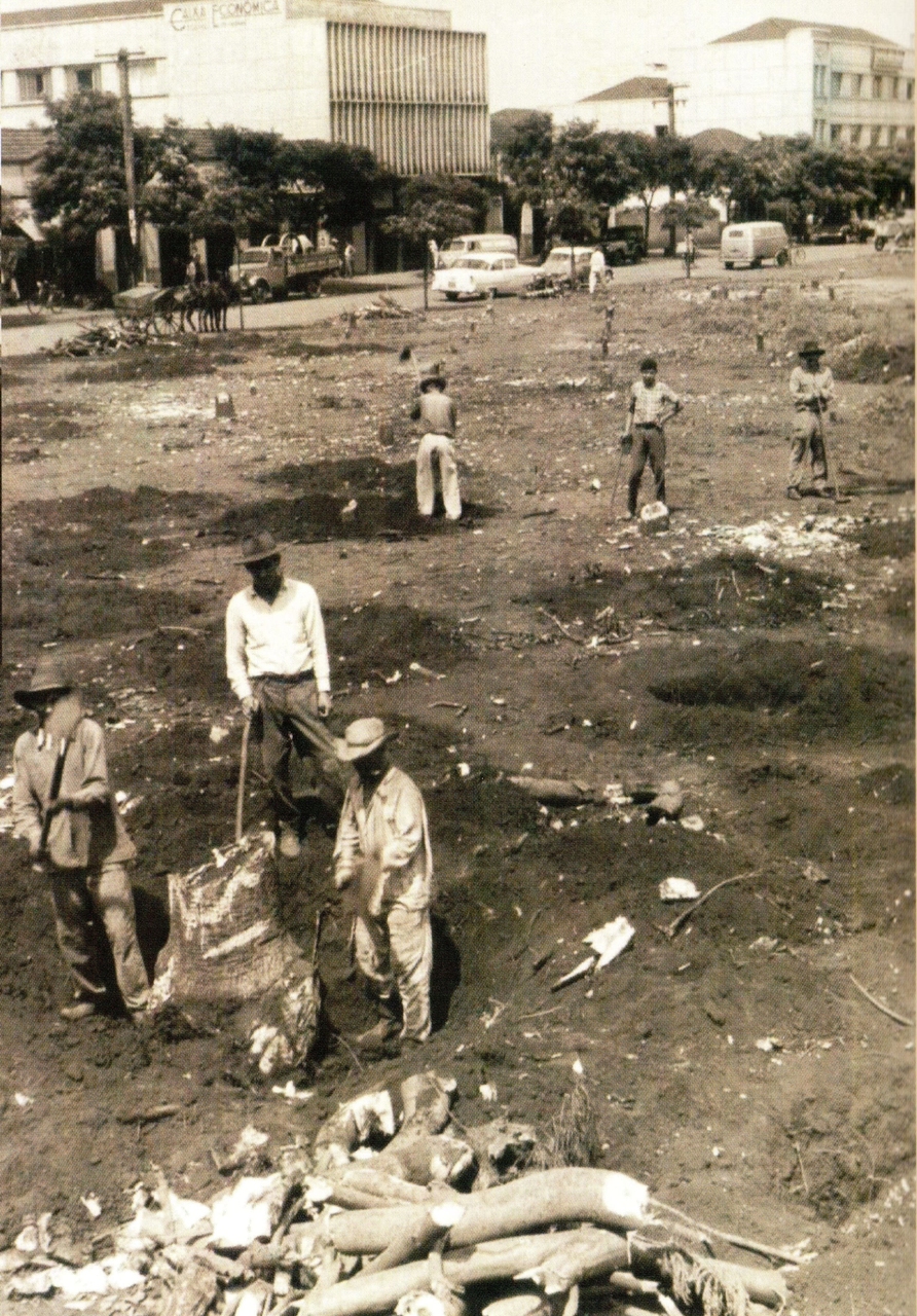 Trabalhadores no findado Bosque das Essências - 1959
