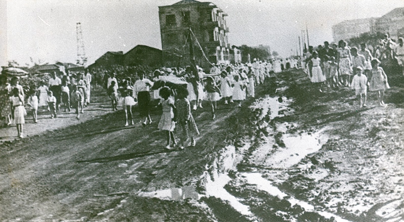 Procissão pela Av. Duque de Caxias - Década de 1950