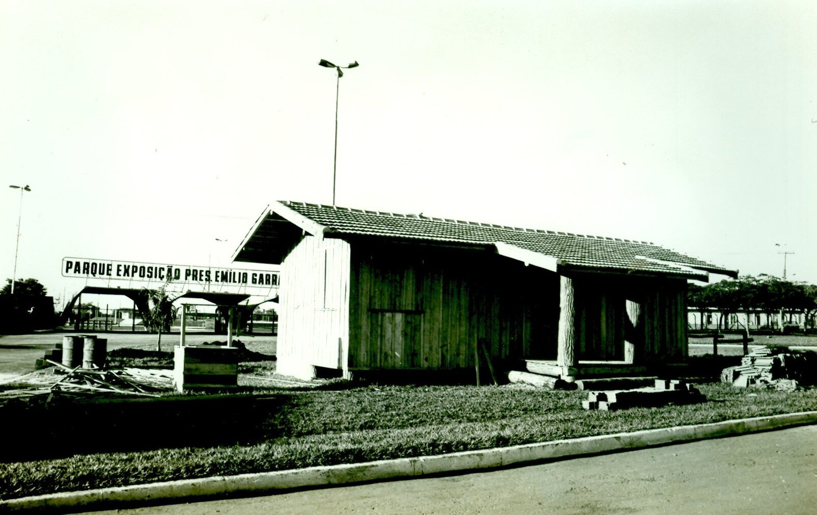 Estrutura em frente ao Parque de Exposições - Década de 1980