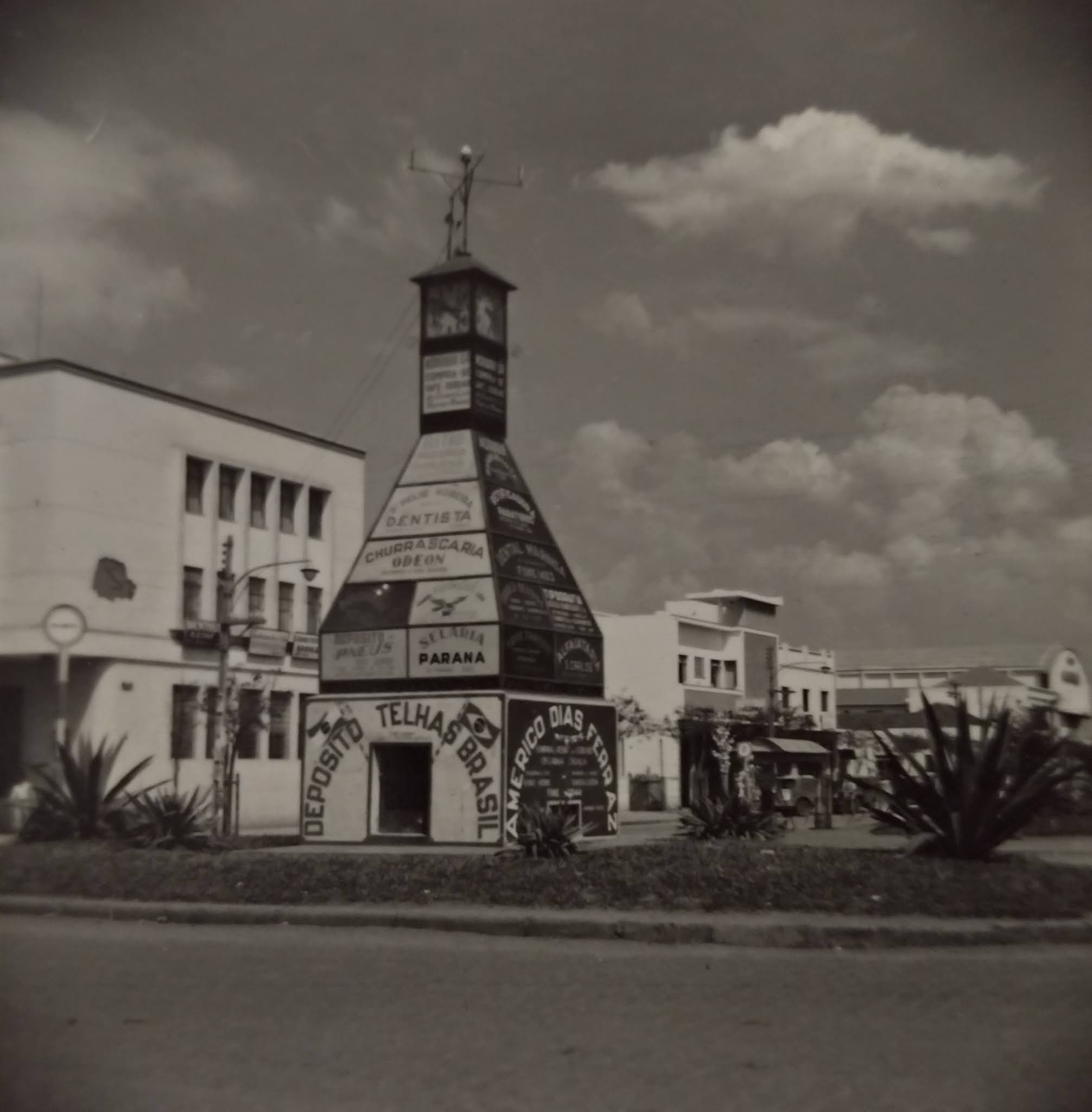 O obelisco do Américo - Década de 1950