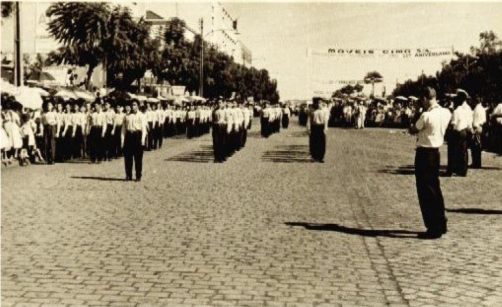 Desfile em comemoração ao aniversário de Maringá - 1958