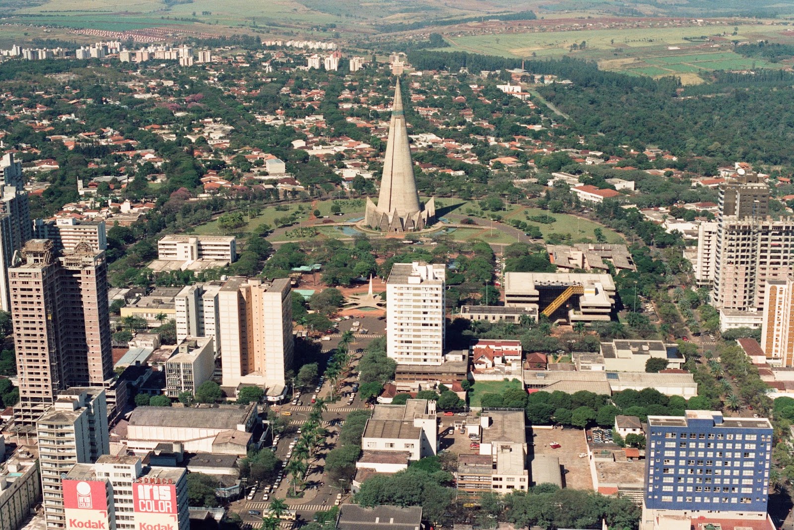 Catedral e avenida Getúlio Vargas - 1989