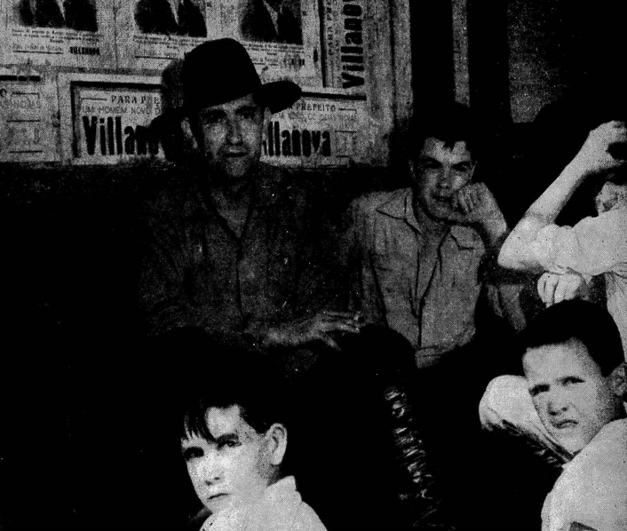 Napoleão engraxando as botas - 1952