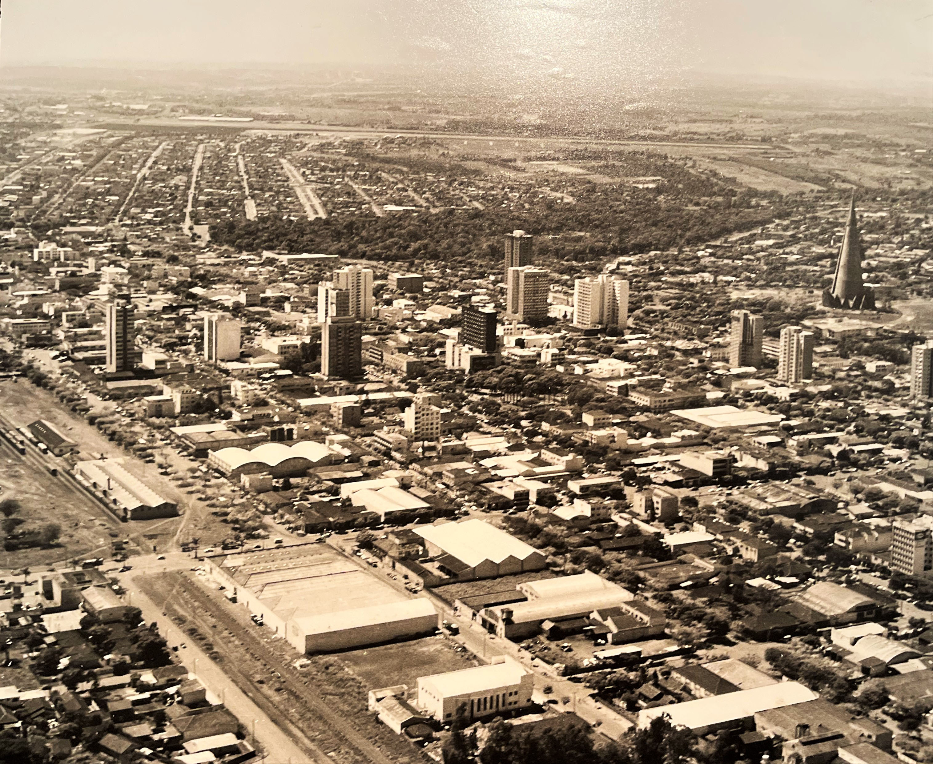 Vista aérea do centro - Década de 1980