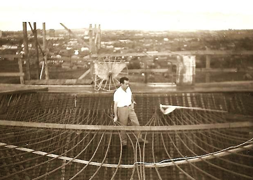 Carlos Alcântara Rosa no reservatório elevado - Anos 1960