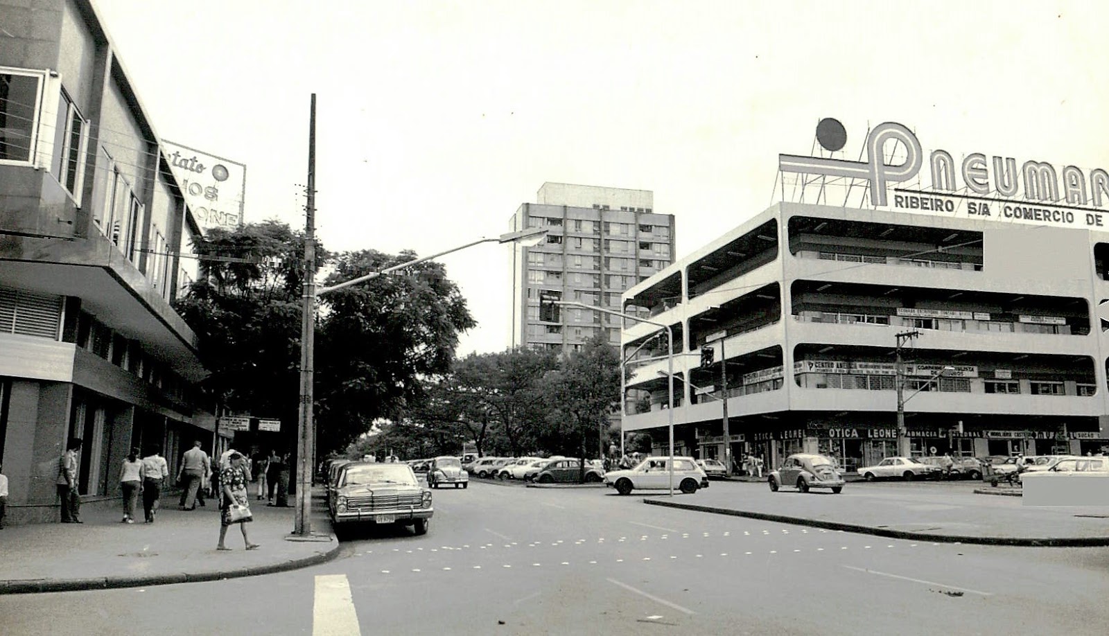 Avenida Brasil esquina com Avenida Getúlio Vargas - 1980