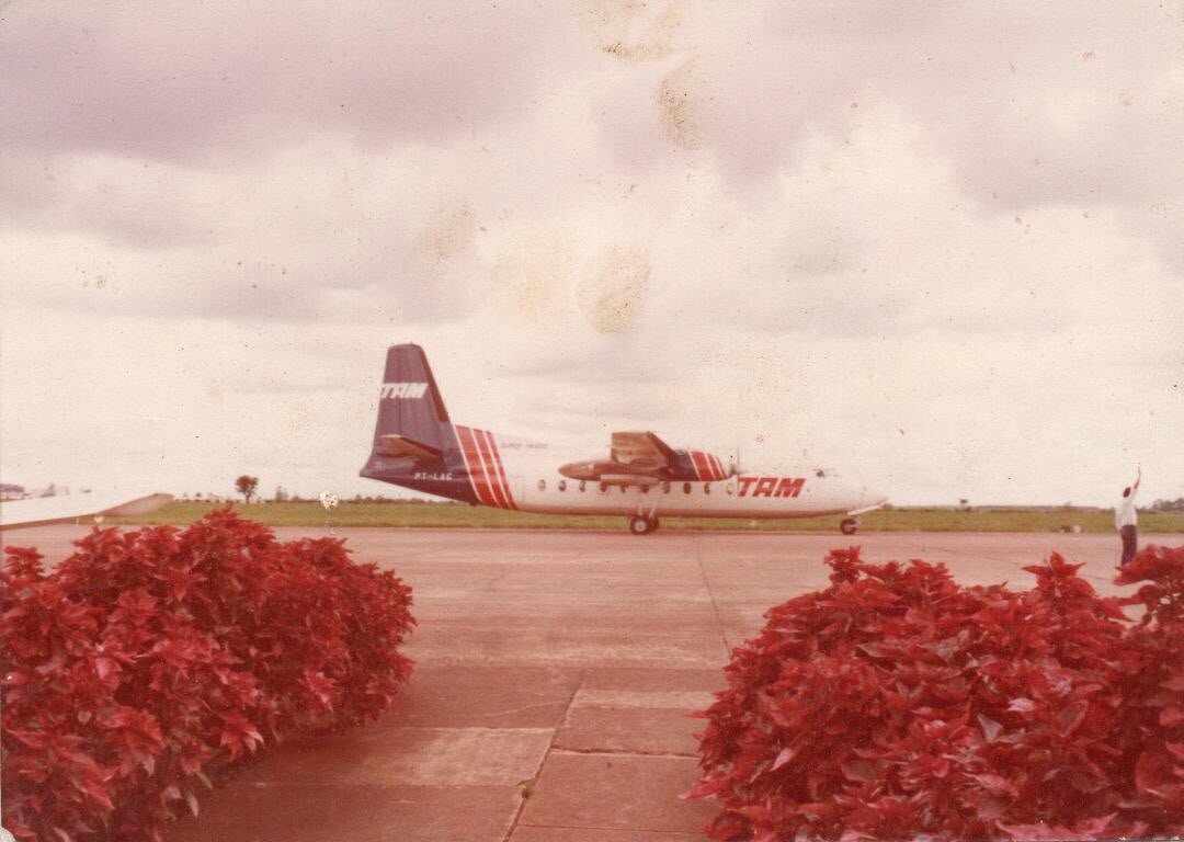 Fokker F27 no Aeroporto Regional Dr. Gastão Vidigal - Anos 1980