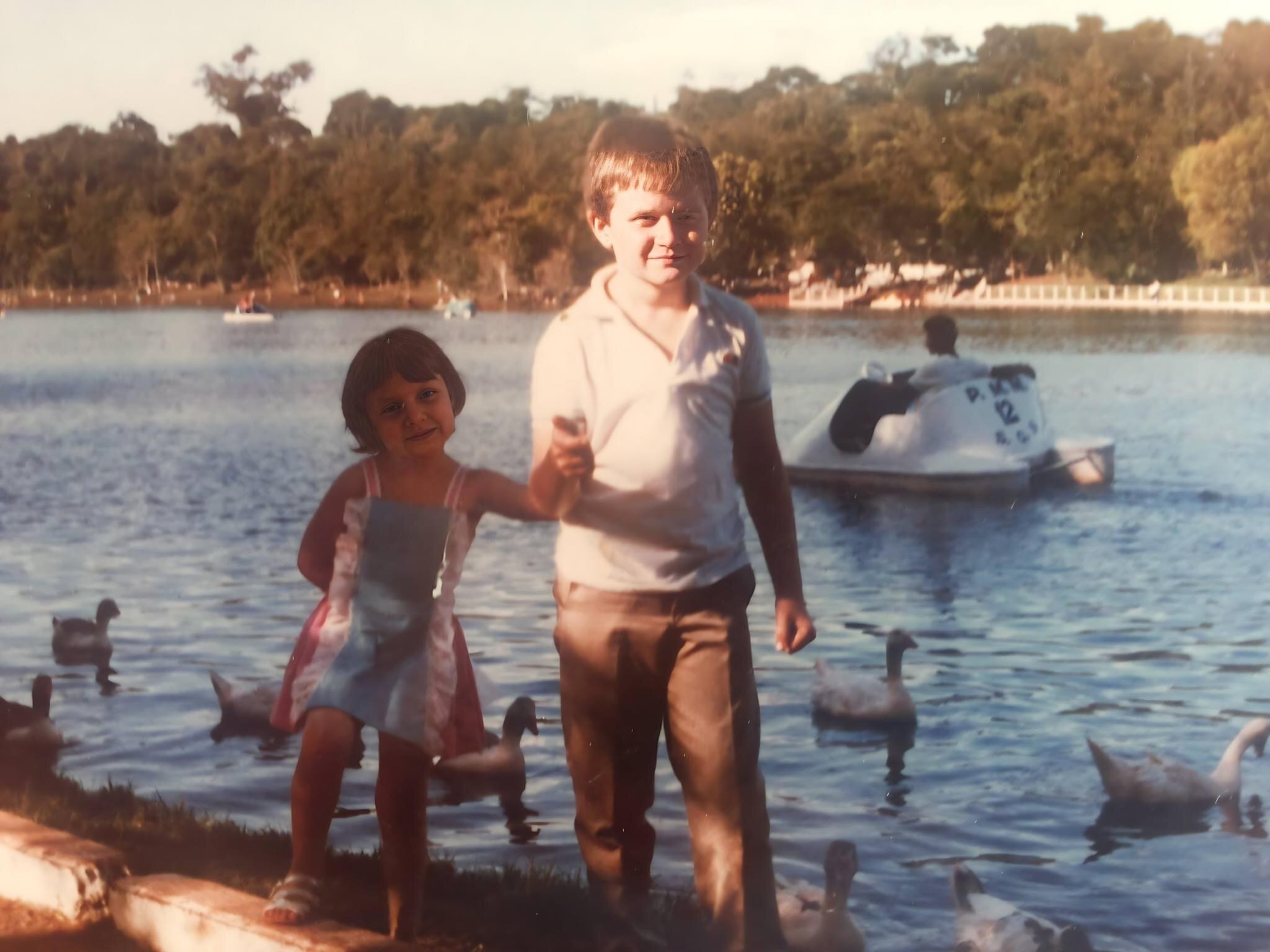 Crianças no lago do Parque do Ingá - 1983
