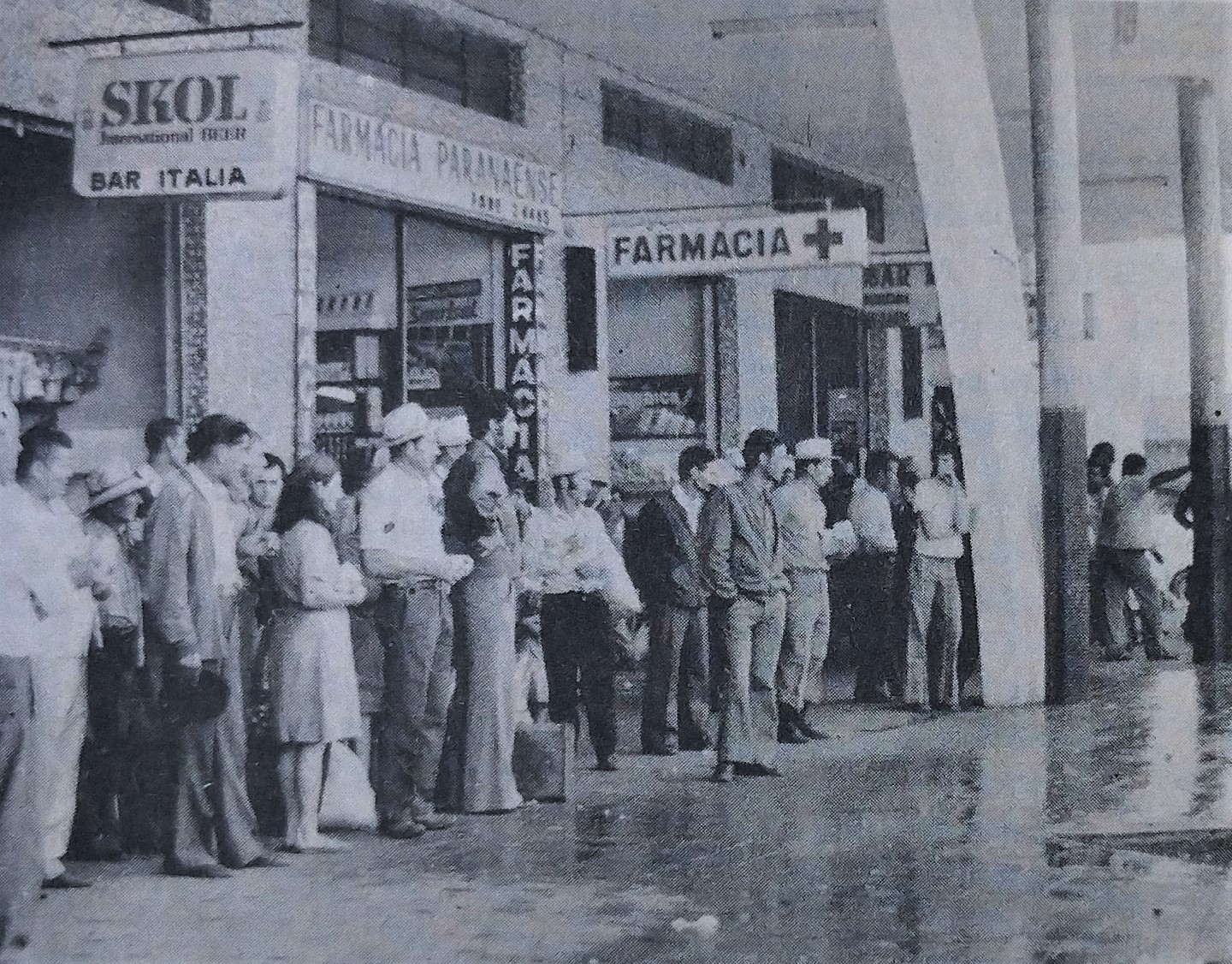 Passageiros ilhados na rodoviária - 1975